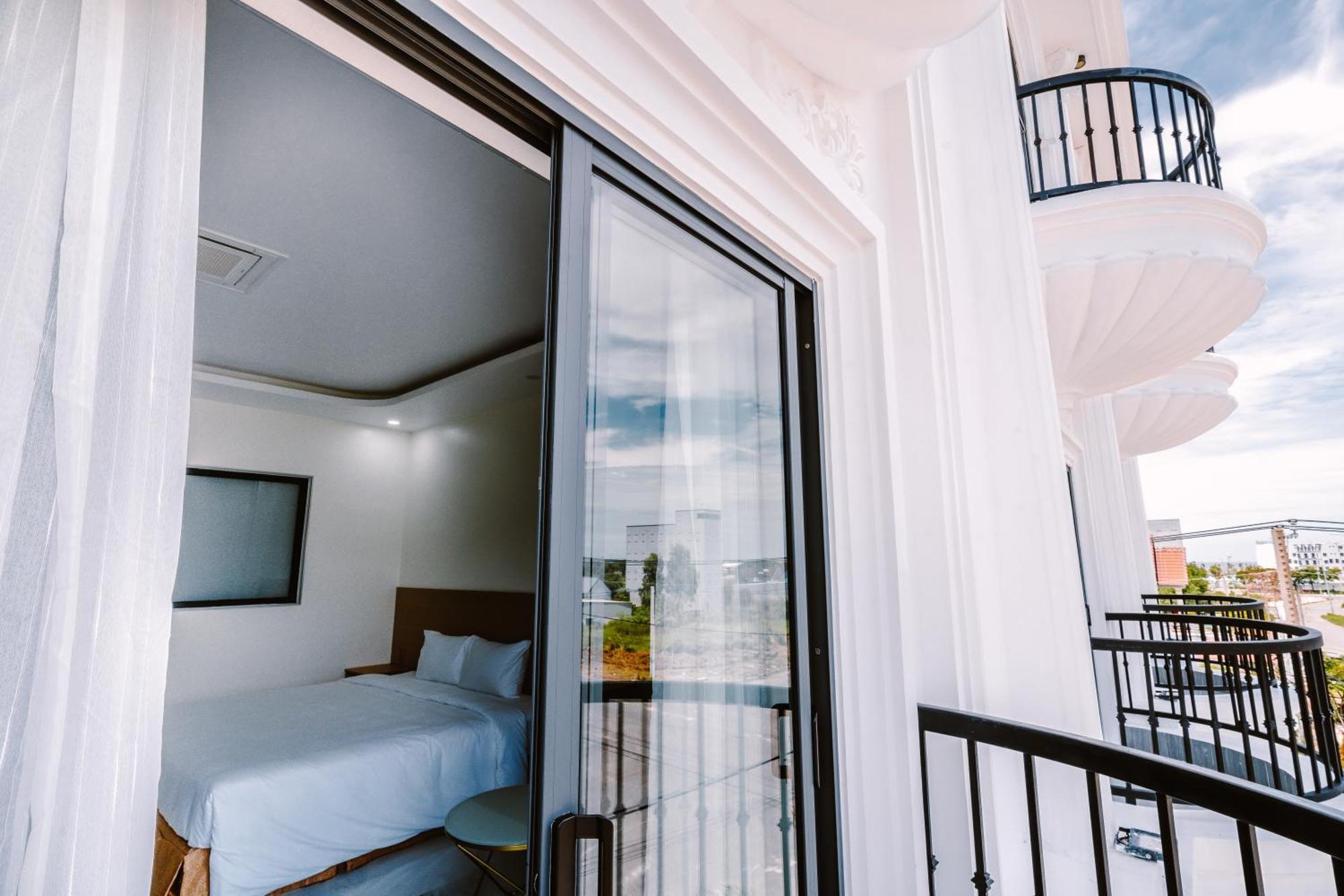 Hotel Sunrise *