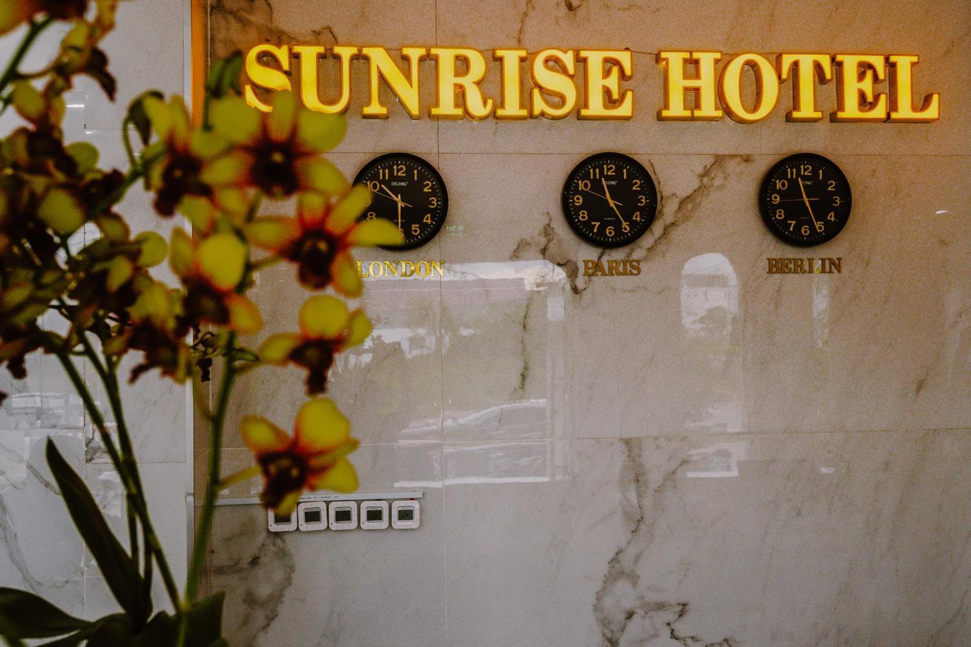 Sunrise Hotel *