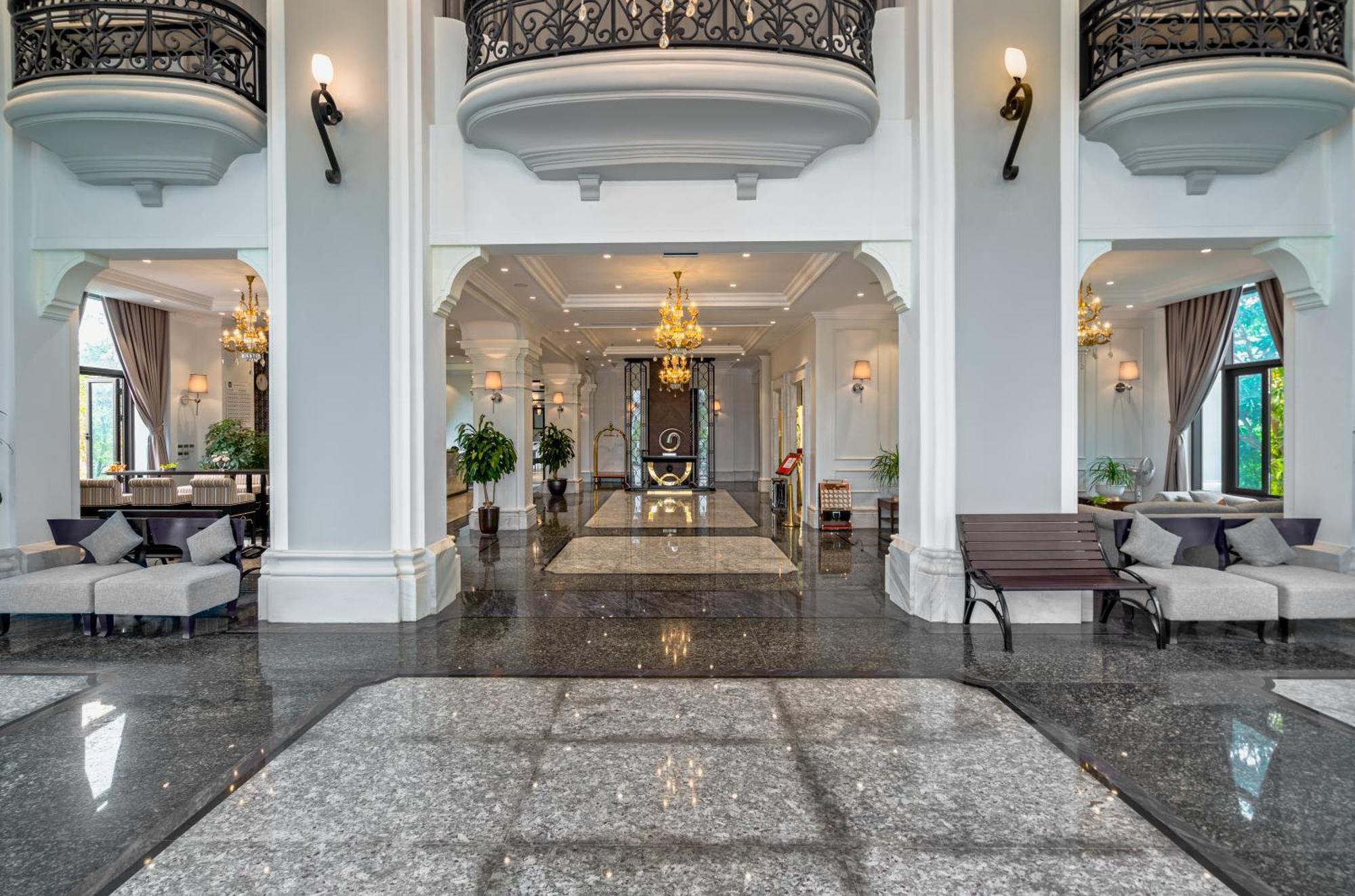 Rex Quang Binh Hotel