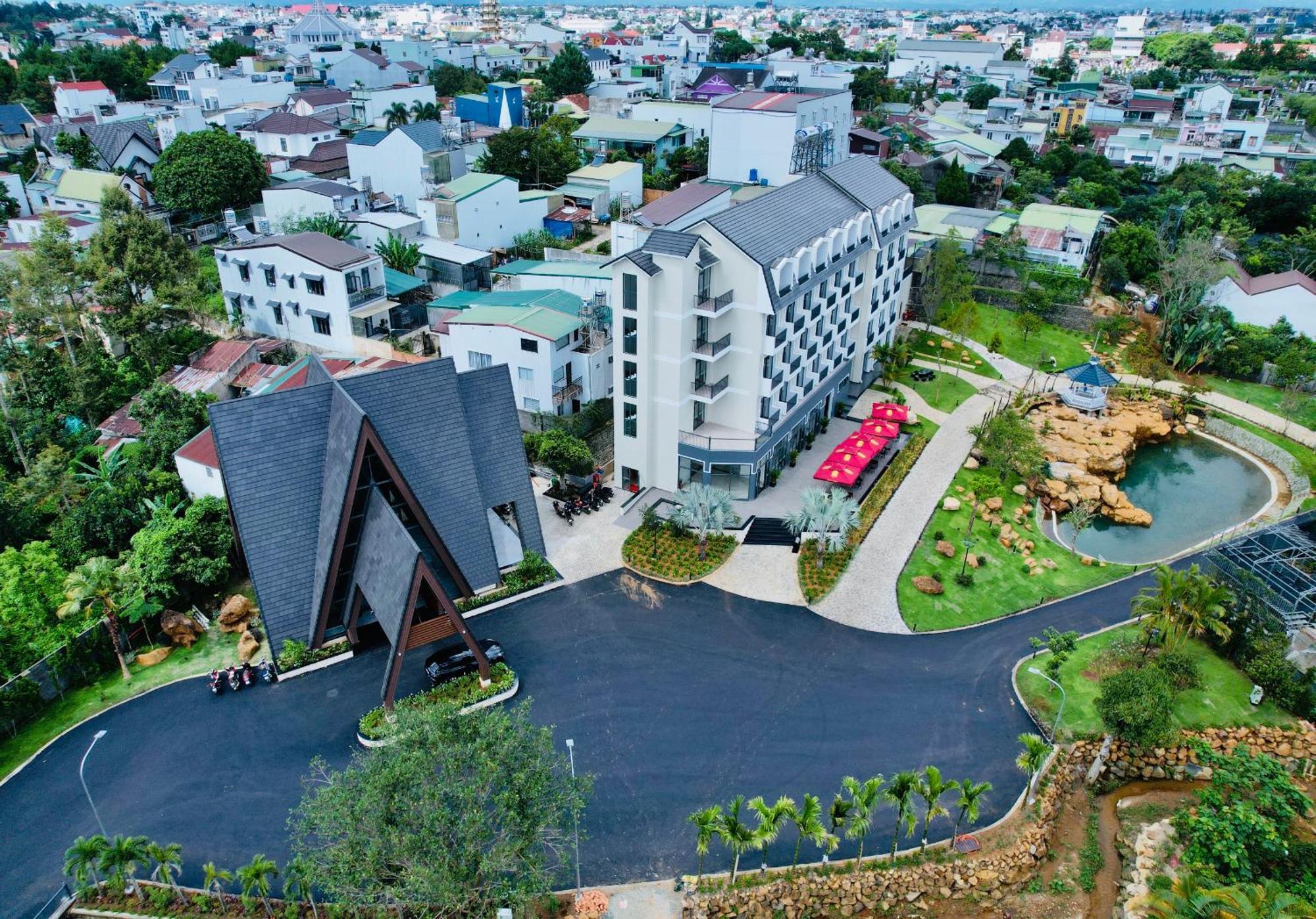 Sunflower & Hotel 3*