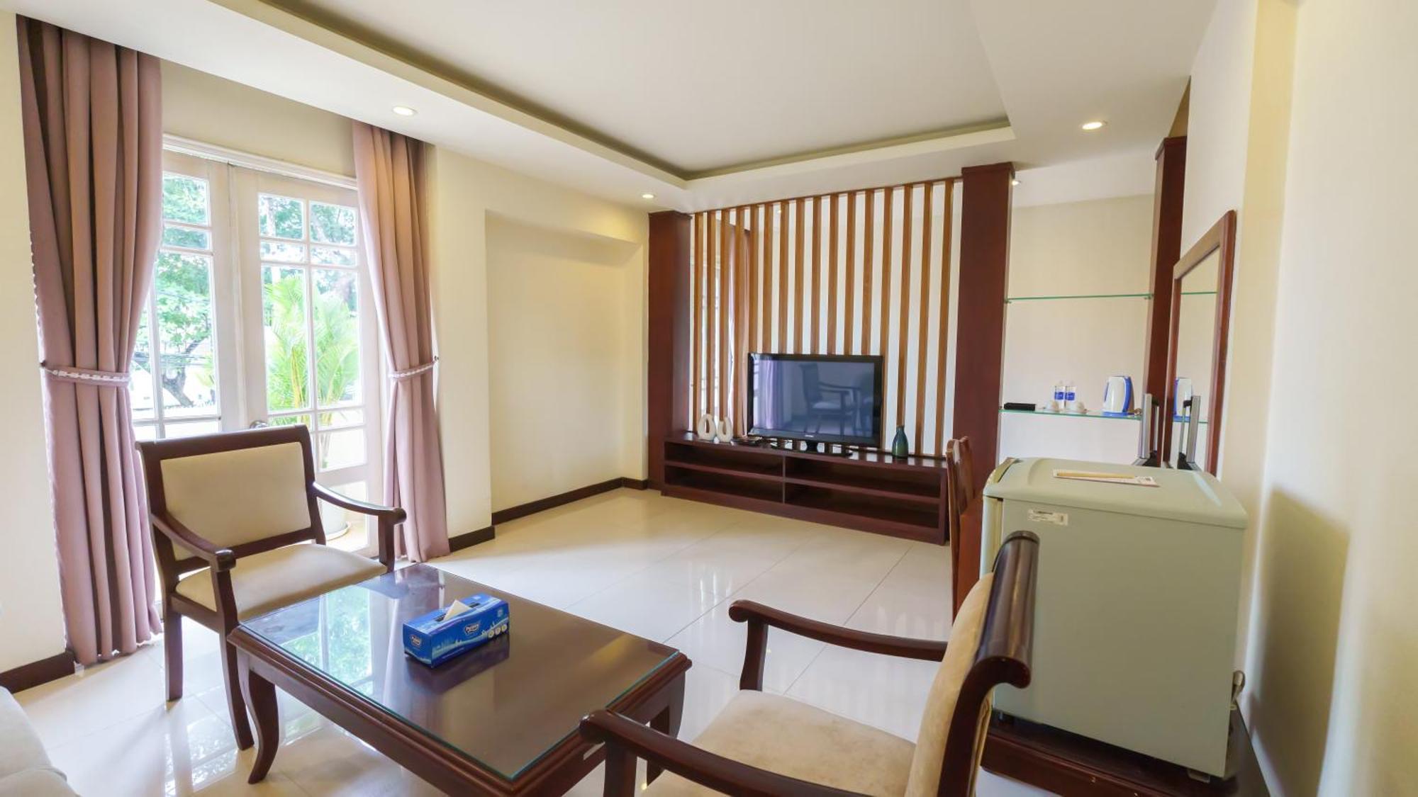Petro House - Block A Hotel