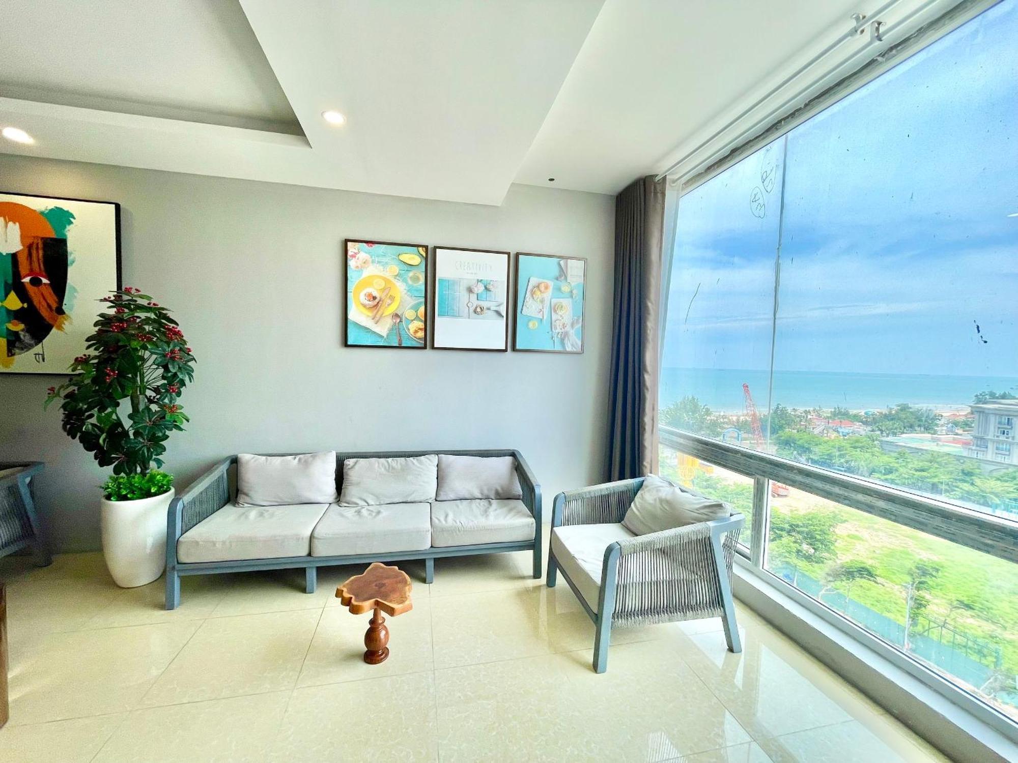Place In 1504 Apartment *