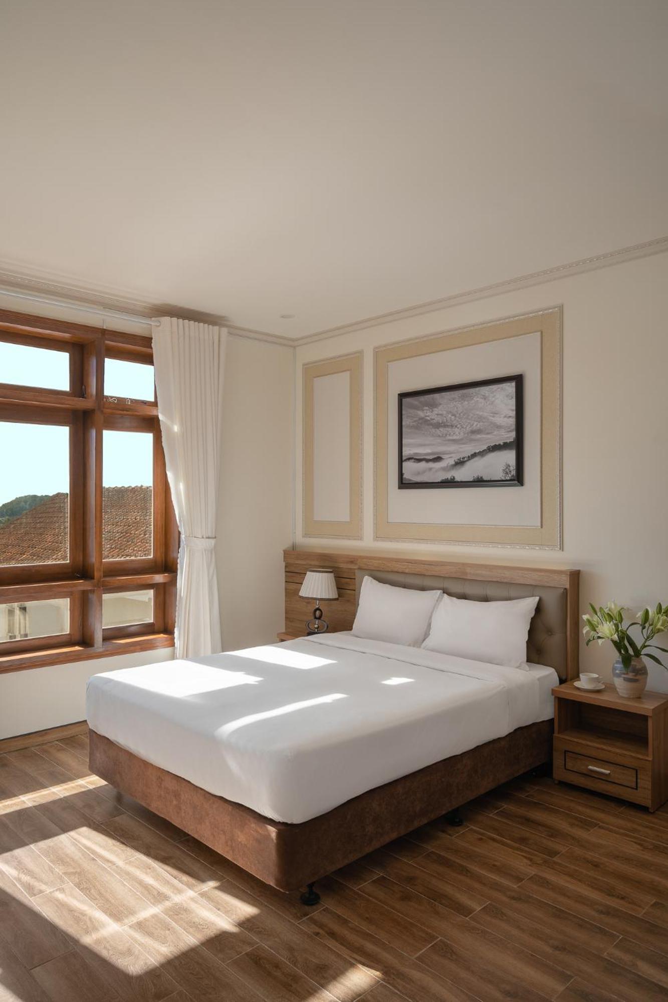 Moon Valley Hotel