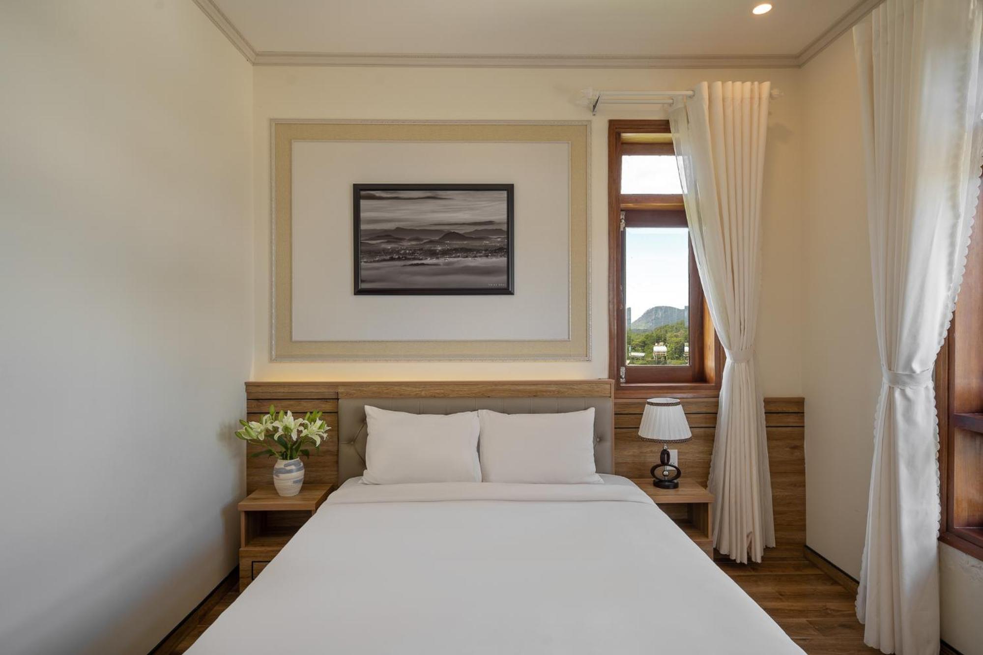 Moon Valley Hotel