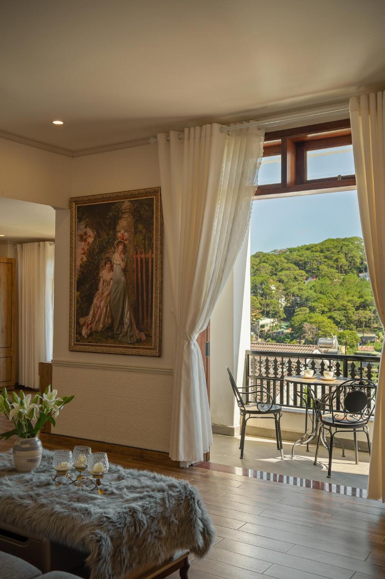 Moon Valley Hotel