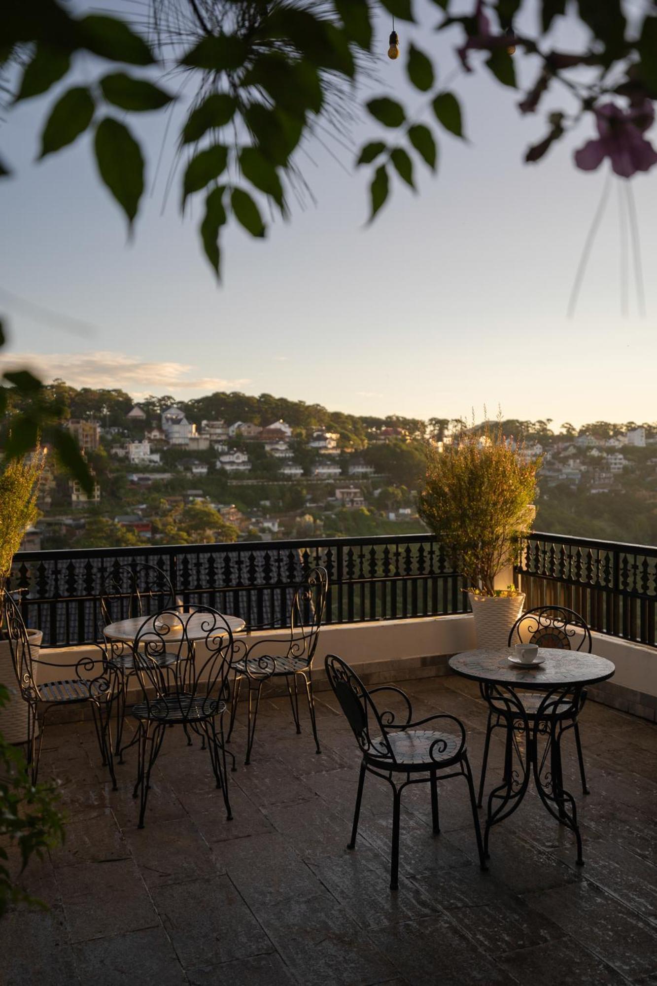 Moon Valley Hotel 2*