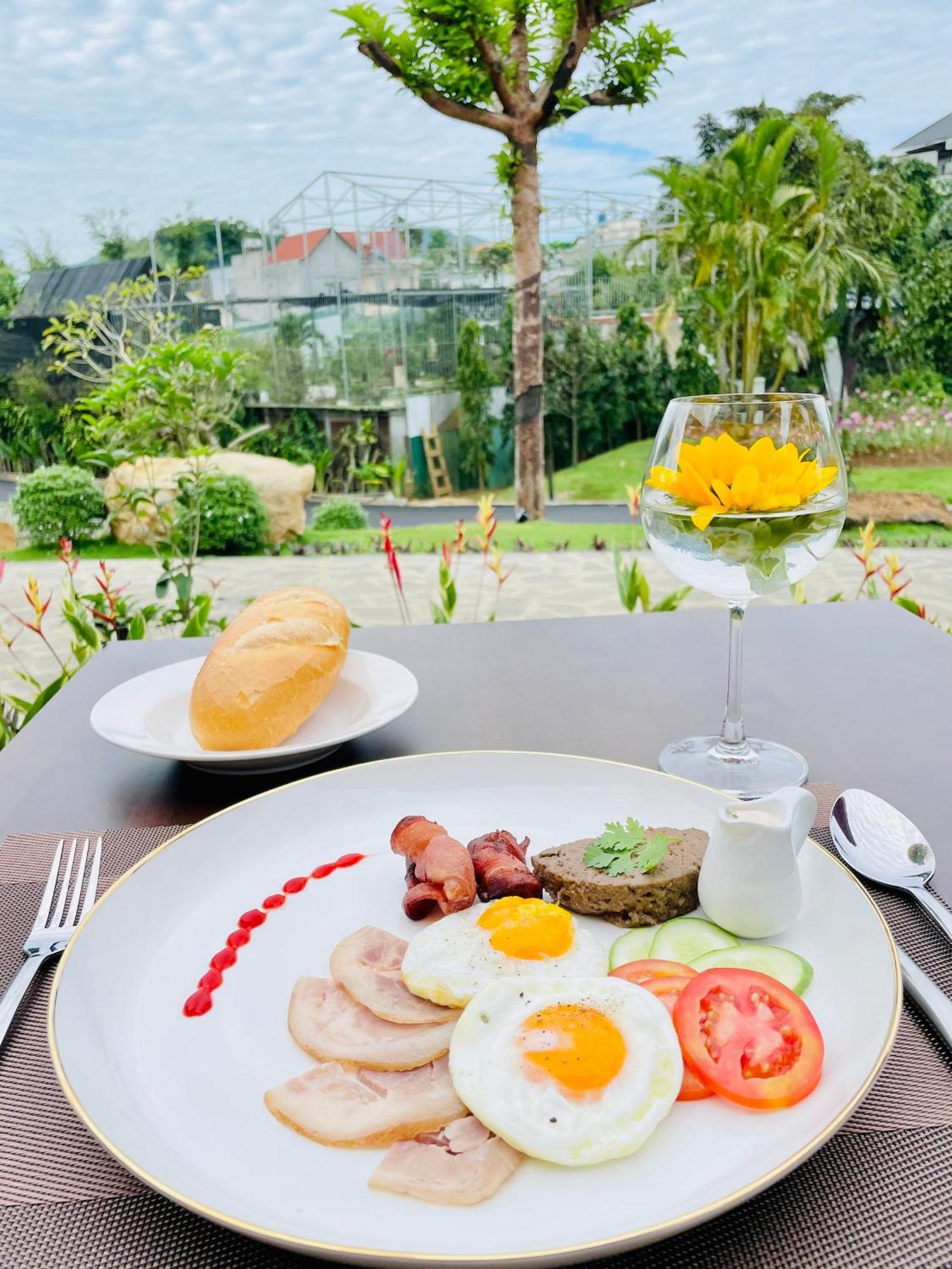 Hotel Sunflower &