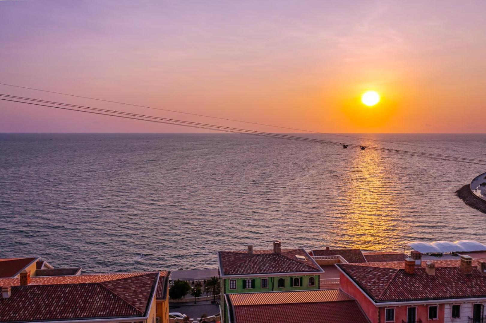 Roma - Free Airport Shuttle & Sunset Town Tour Khách sạn