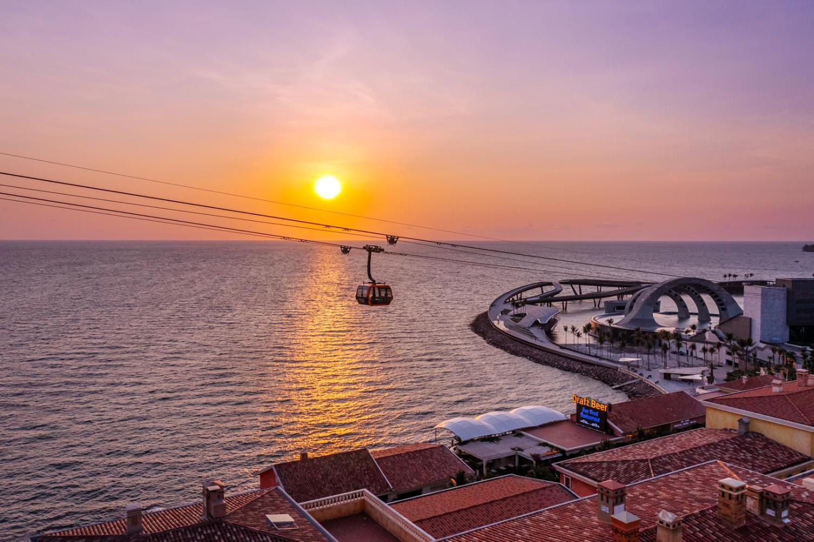 Roma - Free Airport Shuttle & Sunset Town Tour 4* Phú Quốc