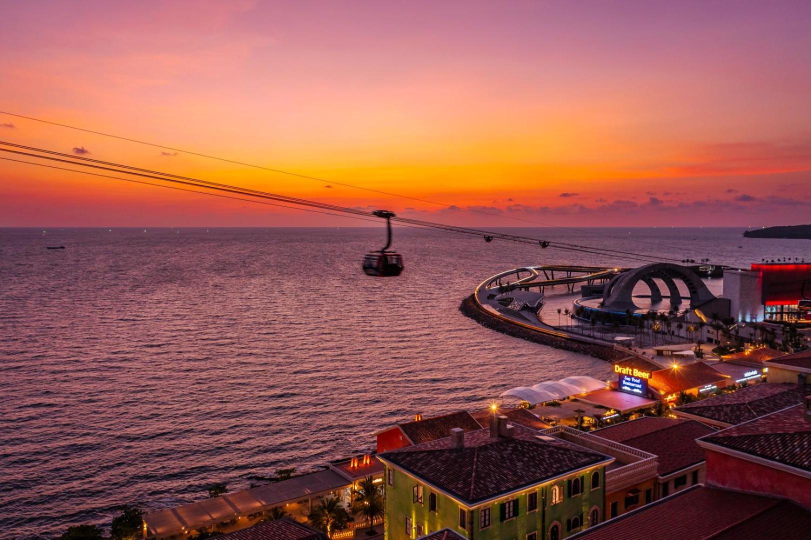 Roma - Free Airport Shuttle & Sunset Town Tour