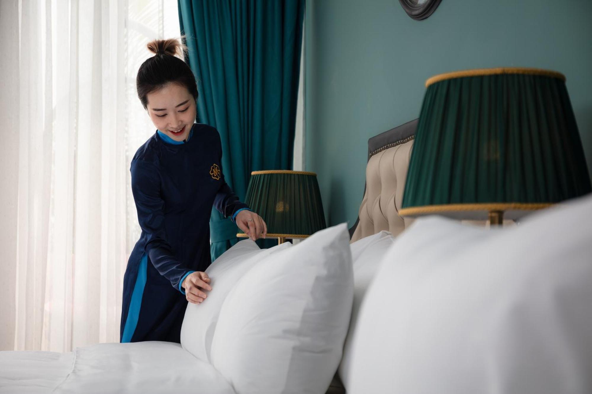 Madelise Palace & Travel Khách sạn 4*