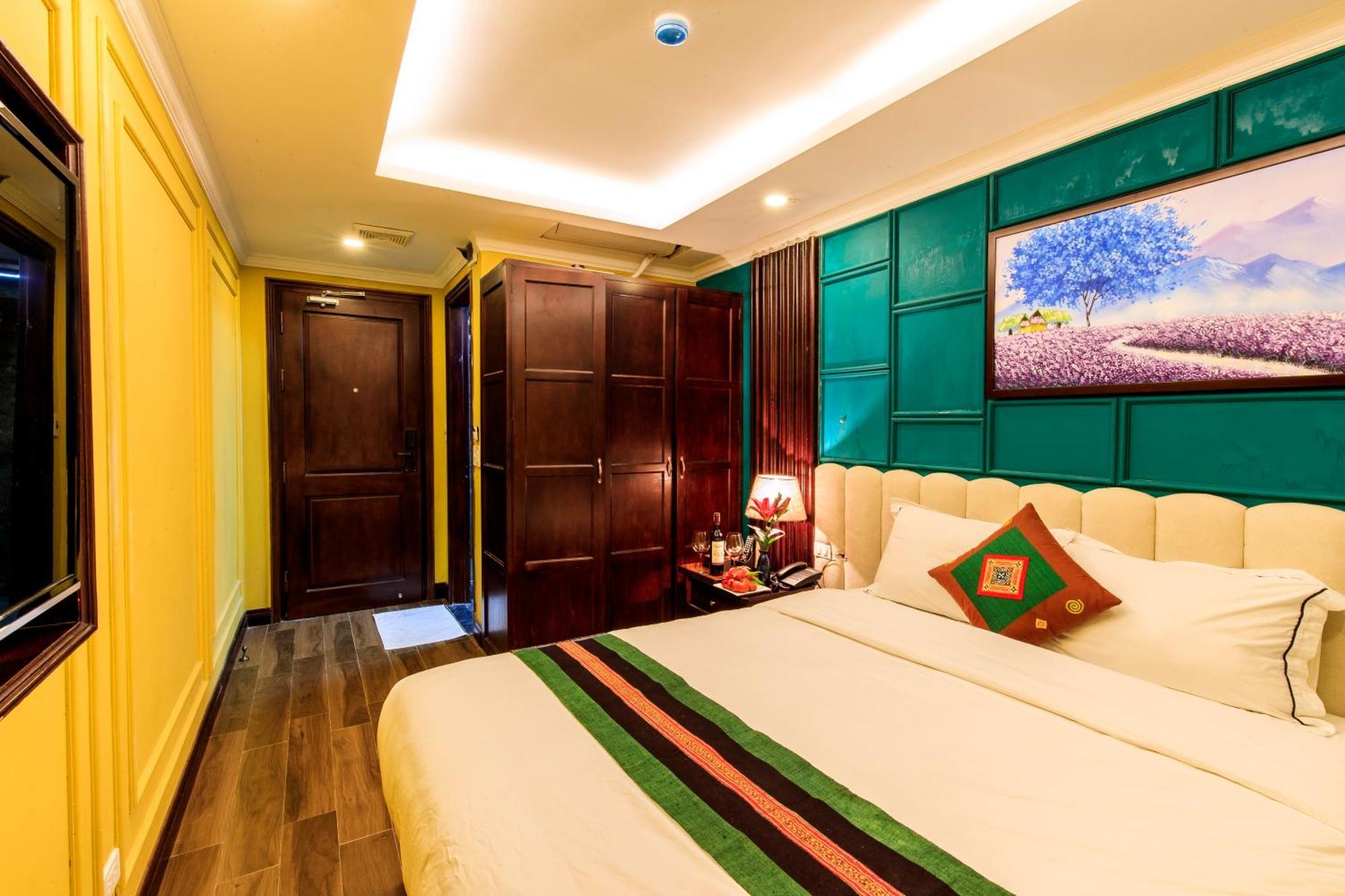 Clover Khách sạn 3*