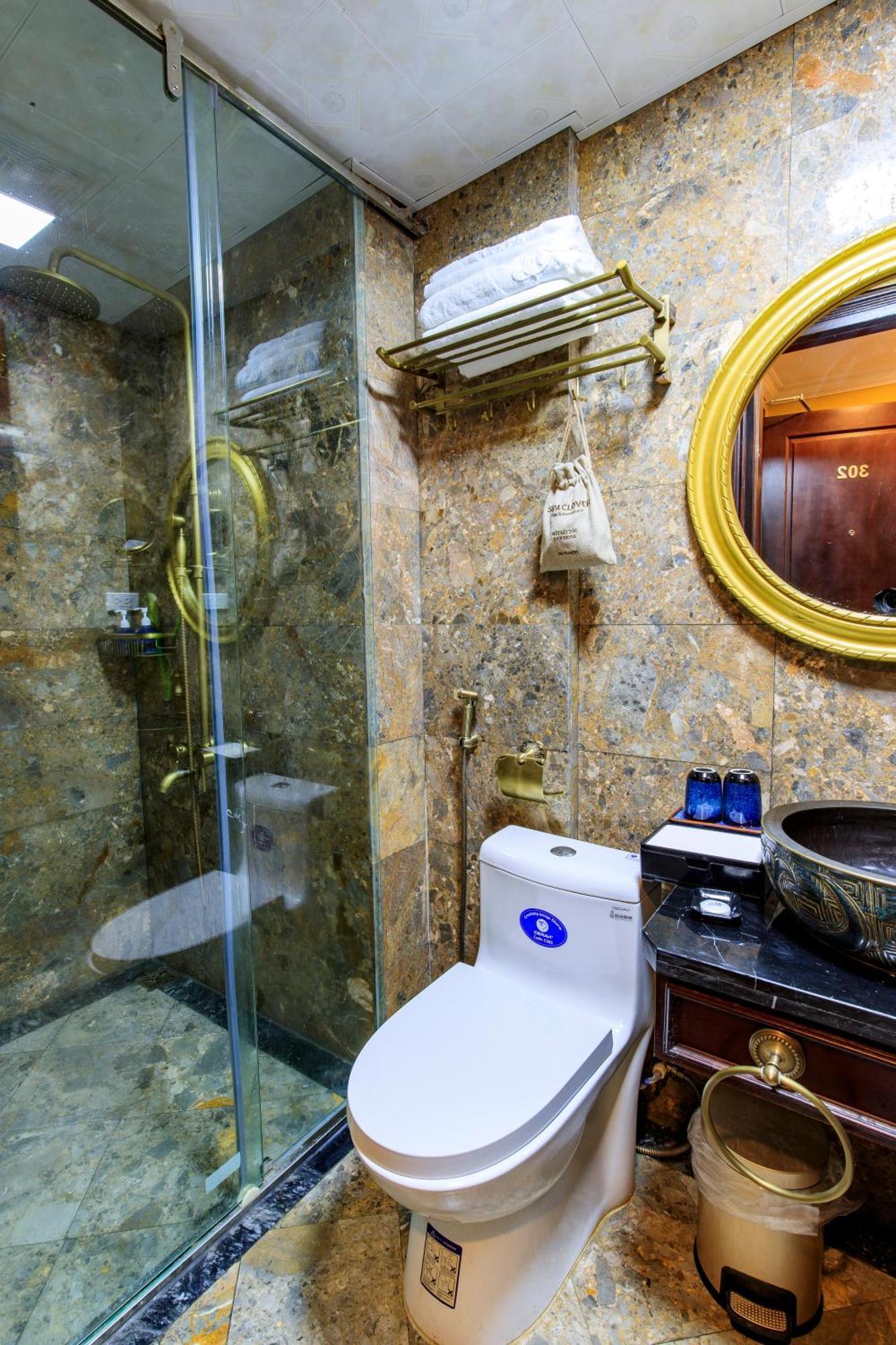 Clover Khách sạn