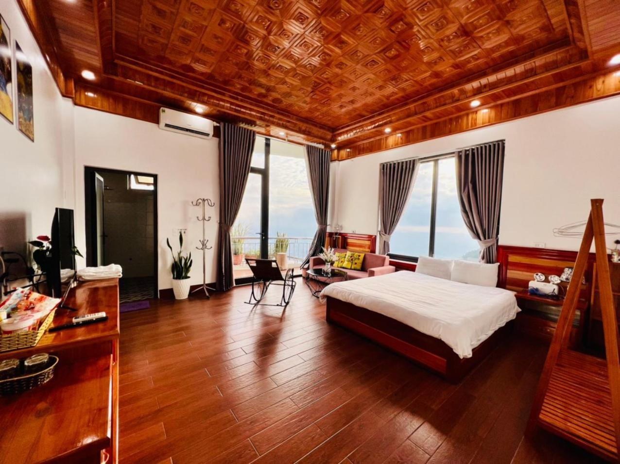 Ruby Hotel *