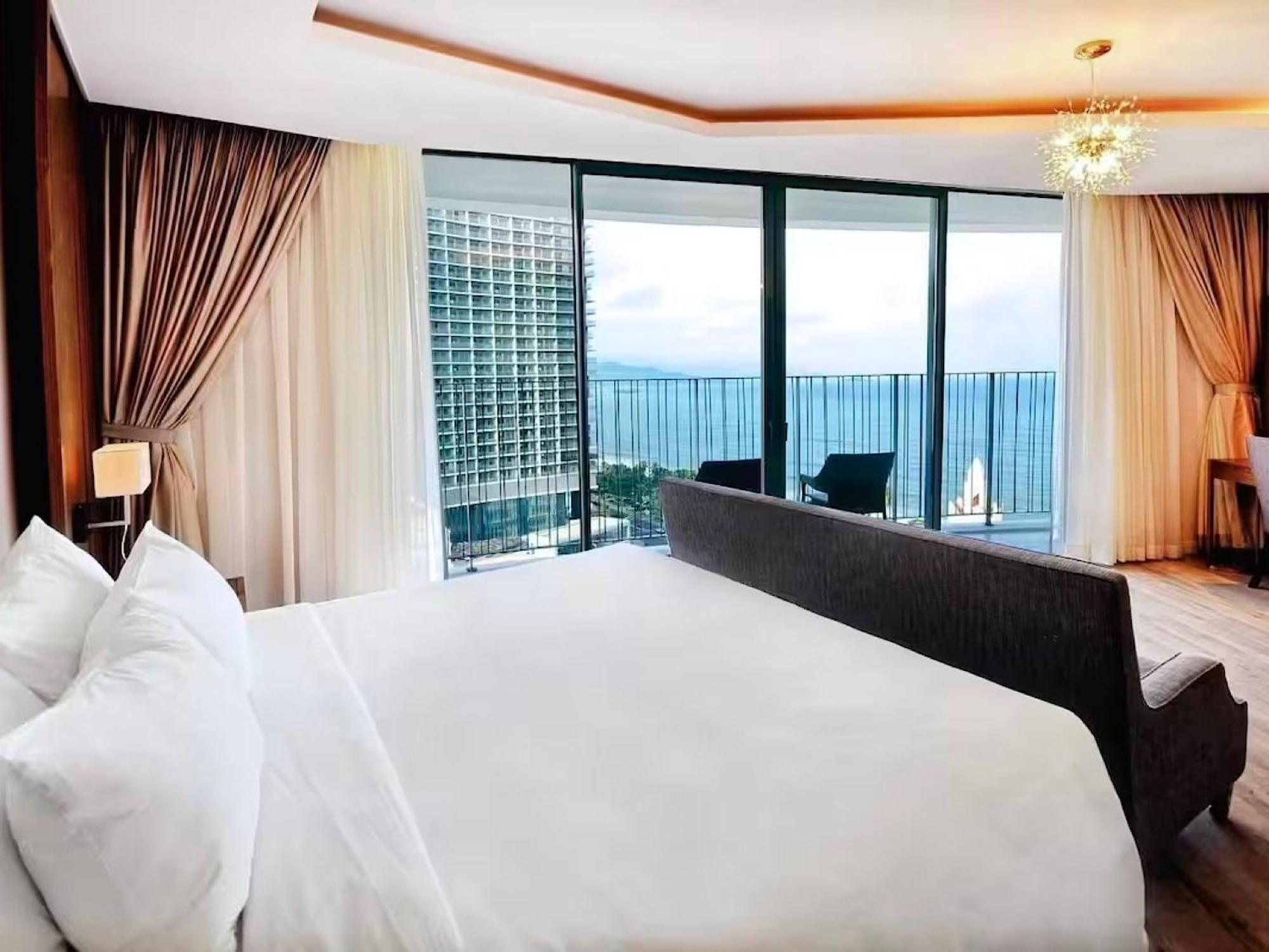 Panorama Luxury Front