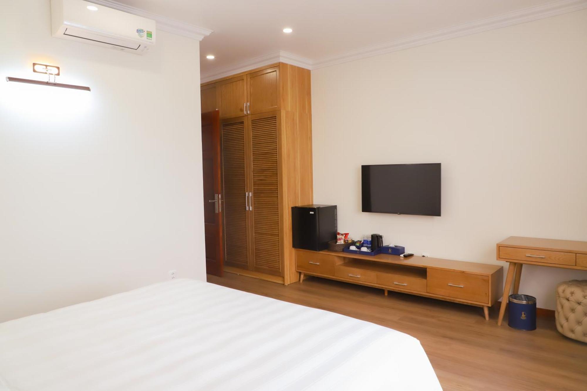 Hotel D'lioro &