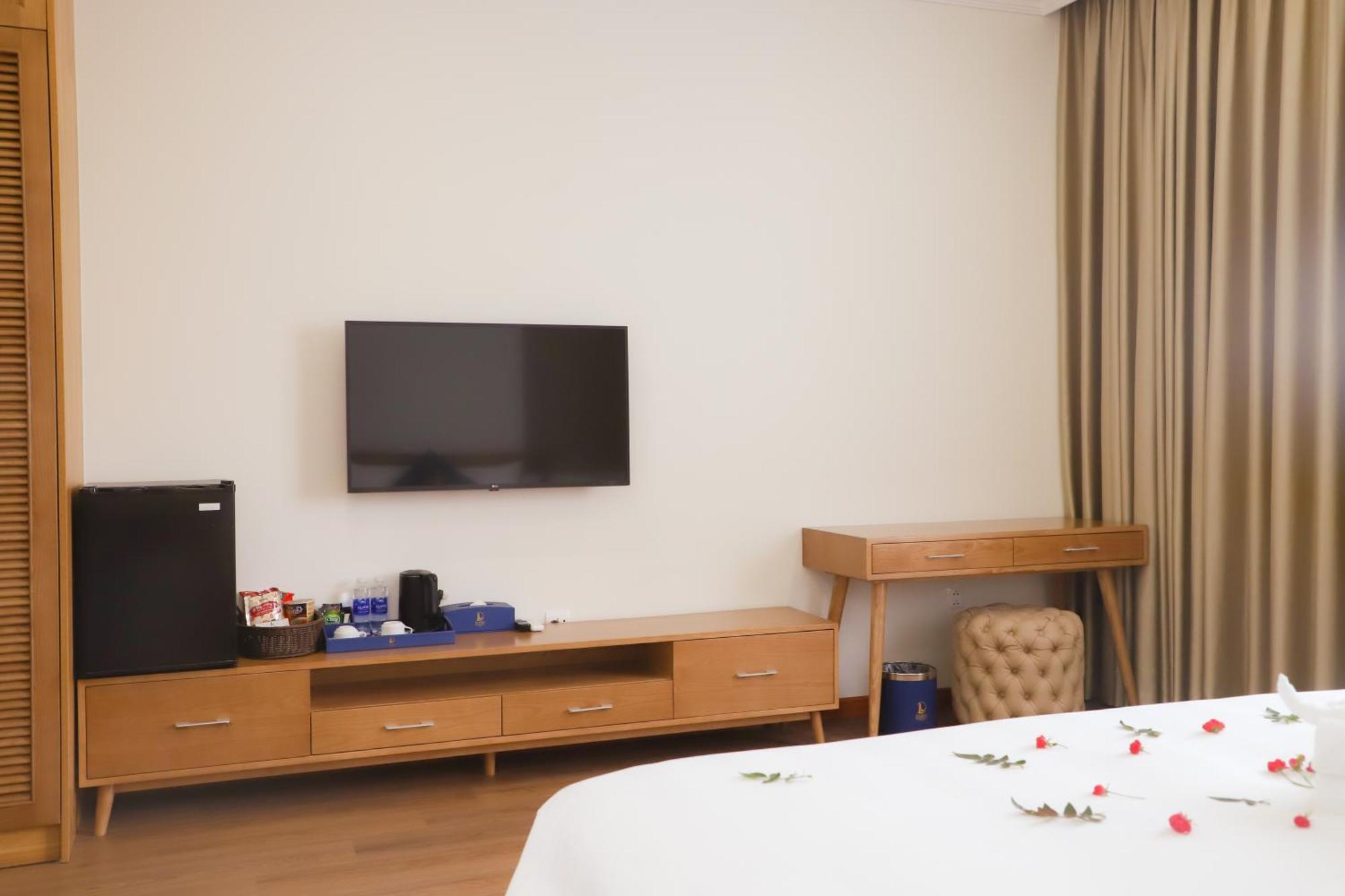 Hotel D'lioro &