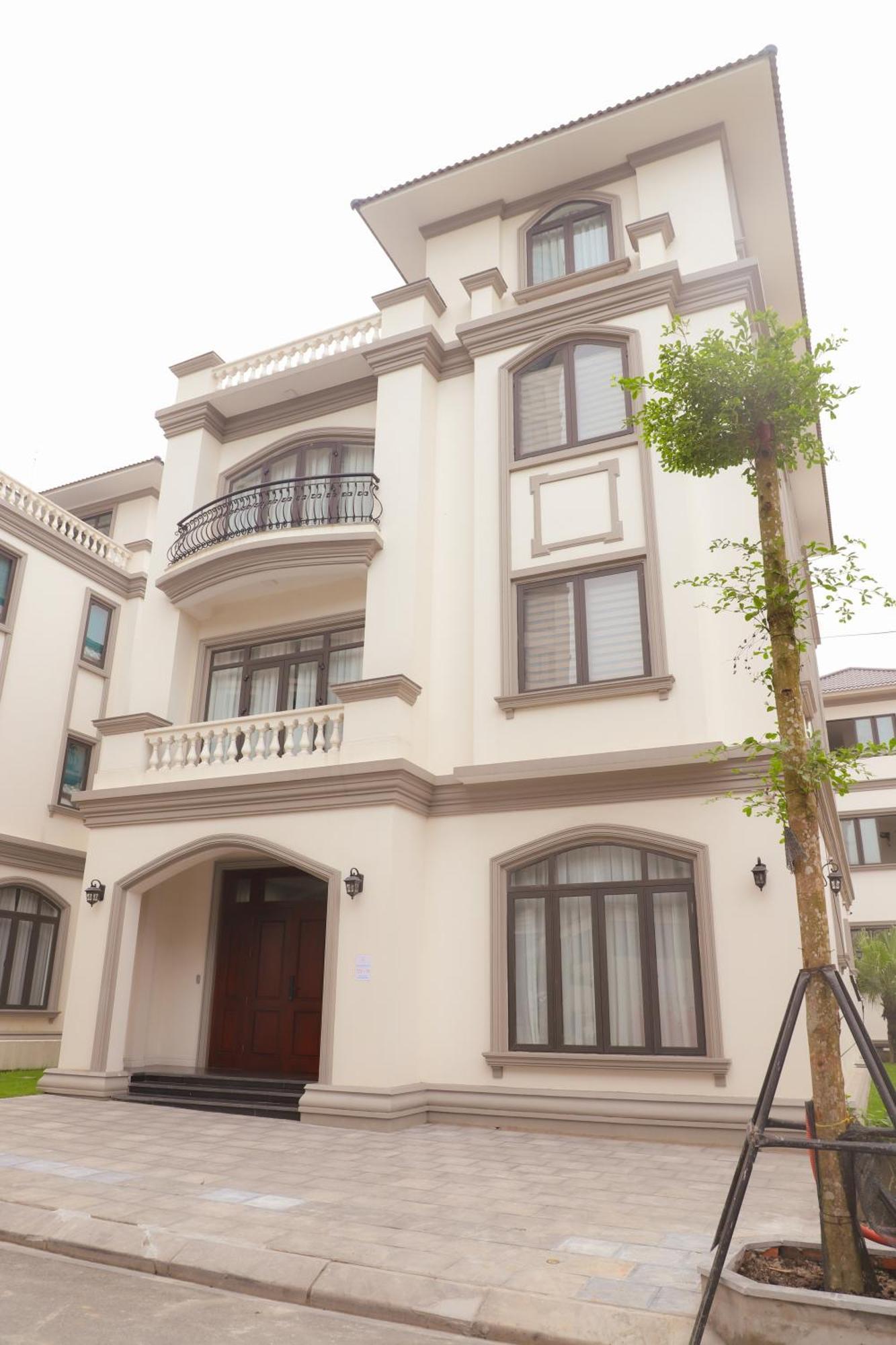 Hotel D'lioro & Ha Long