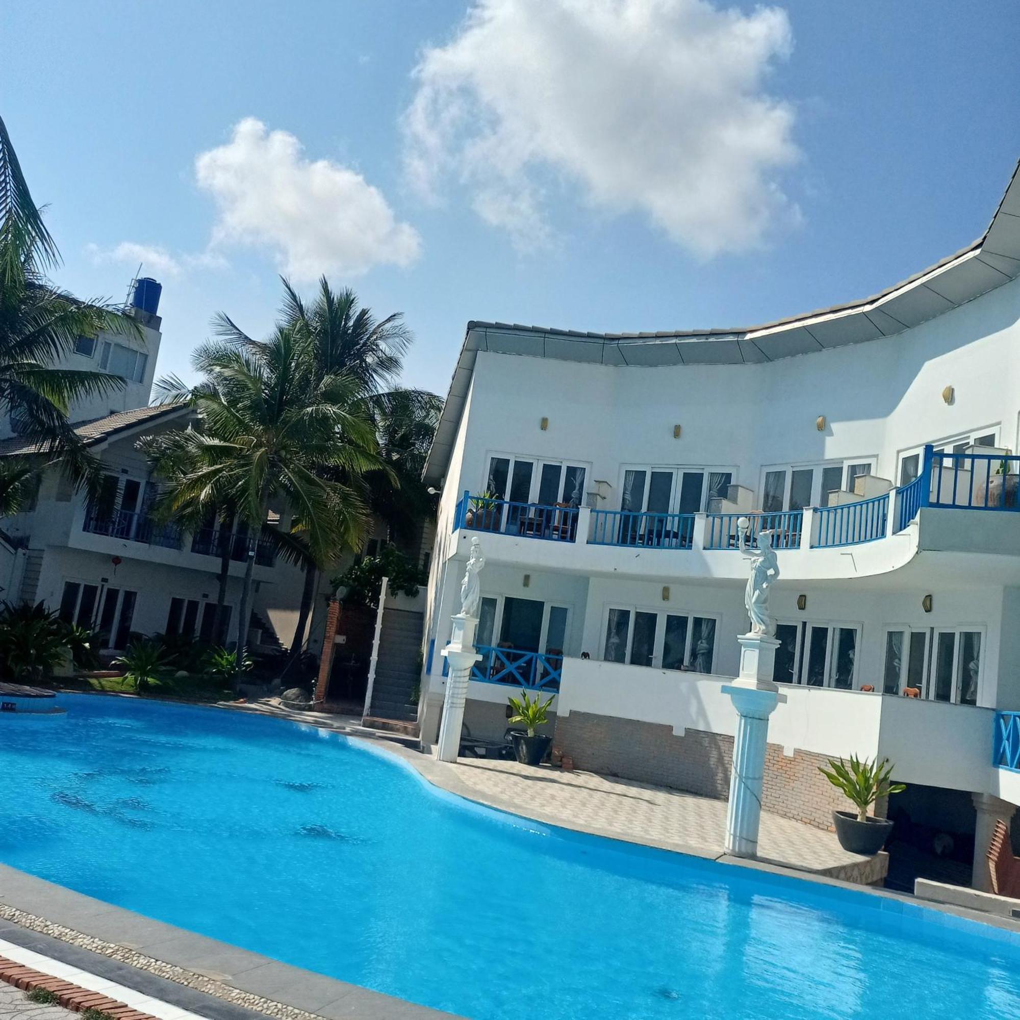 Paradise Resort 3*