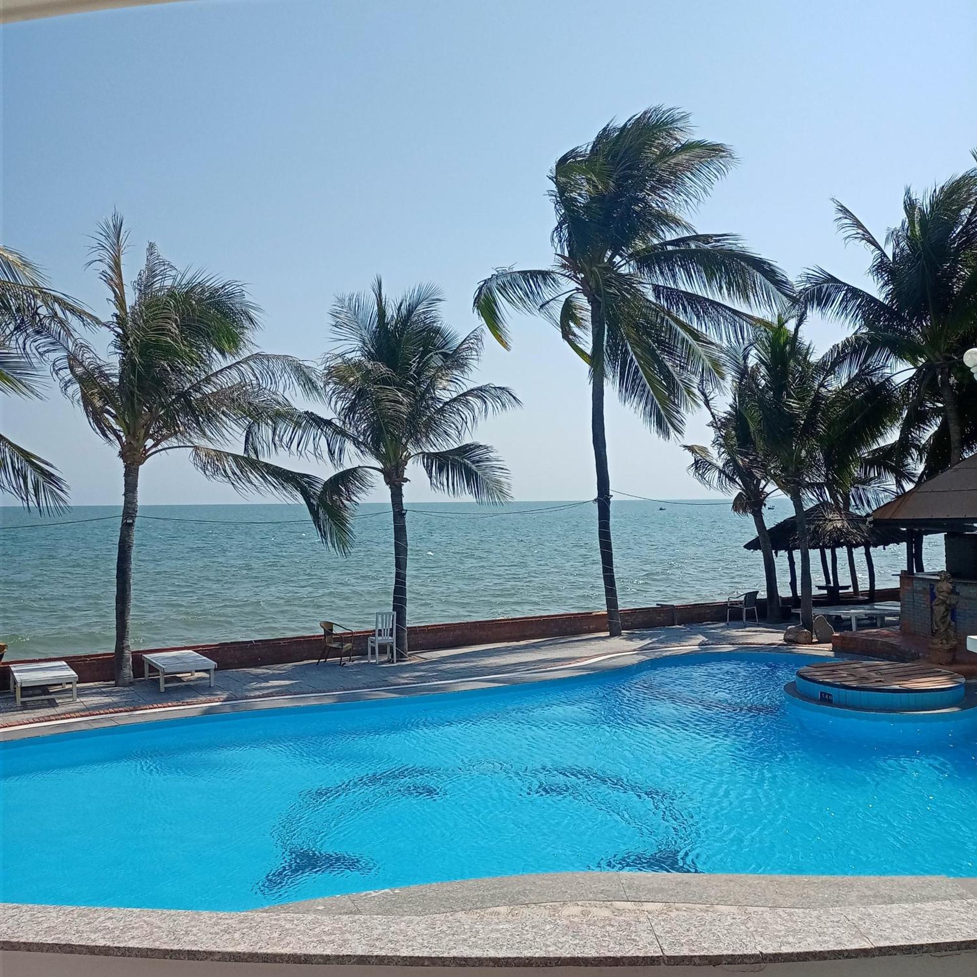 Paradise 3*