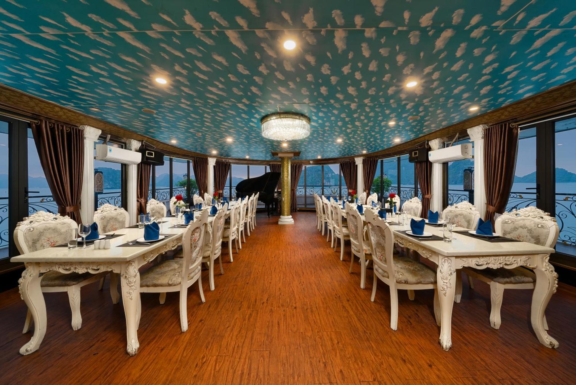 Aqua Legend Cruise 5*