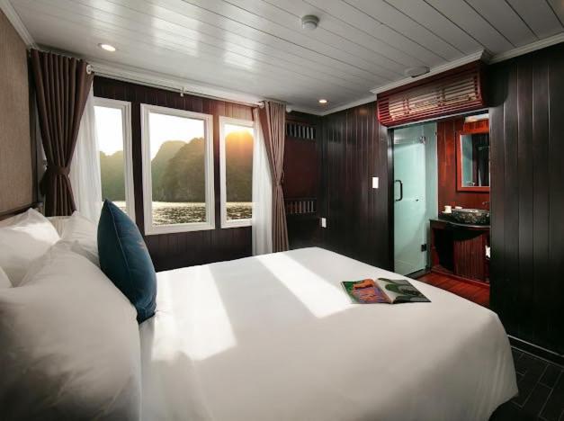 Aqua Legend Cruise Botel