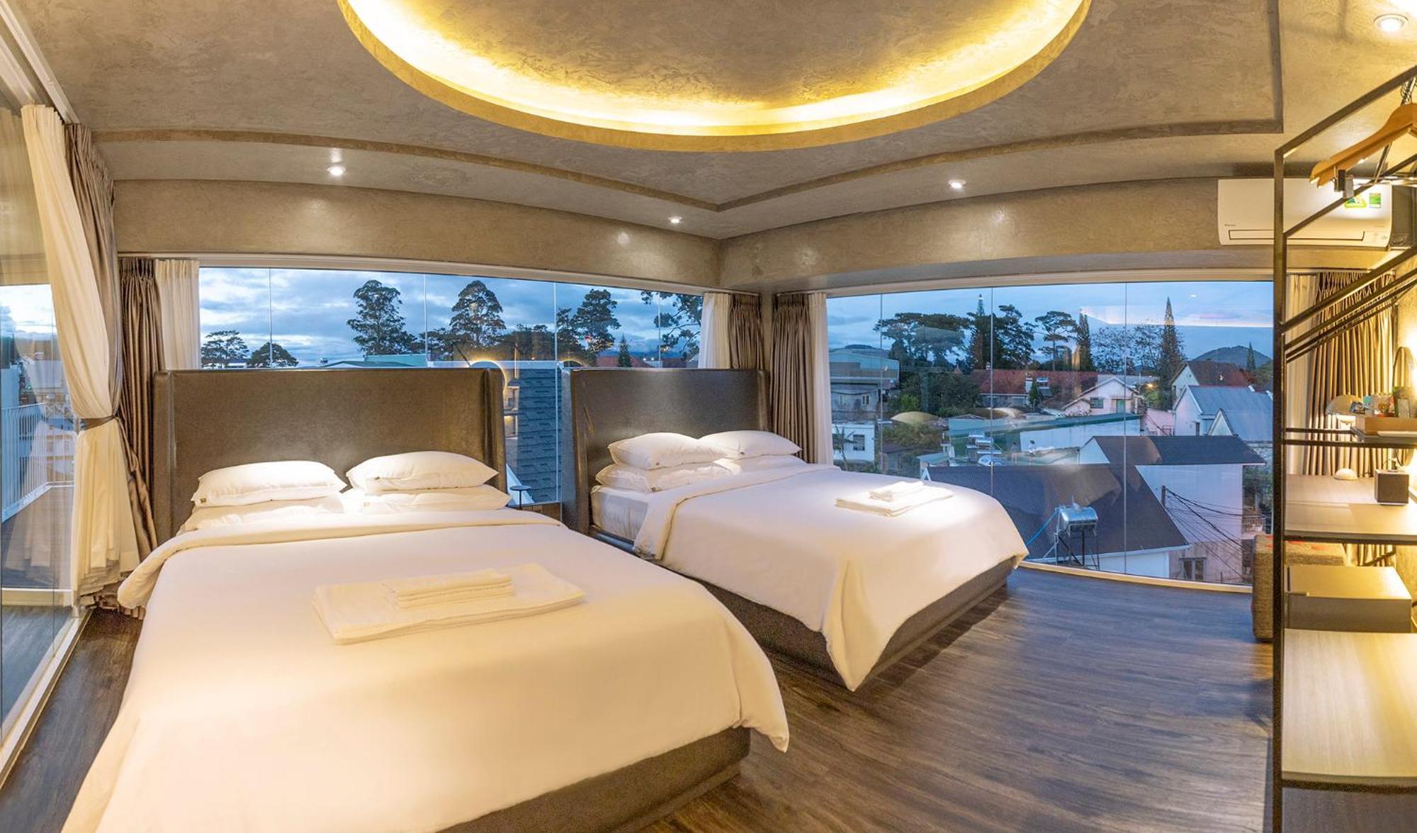 Adela Hotel *