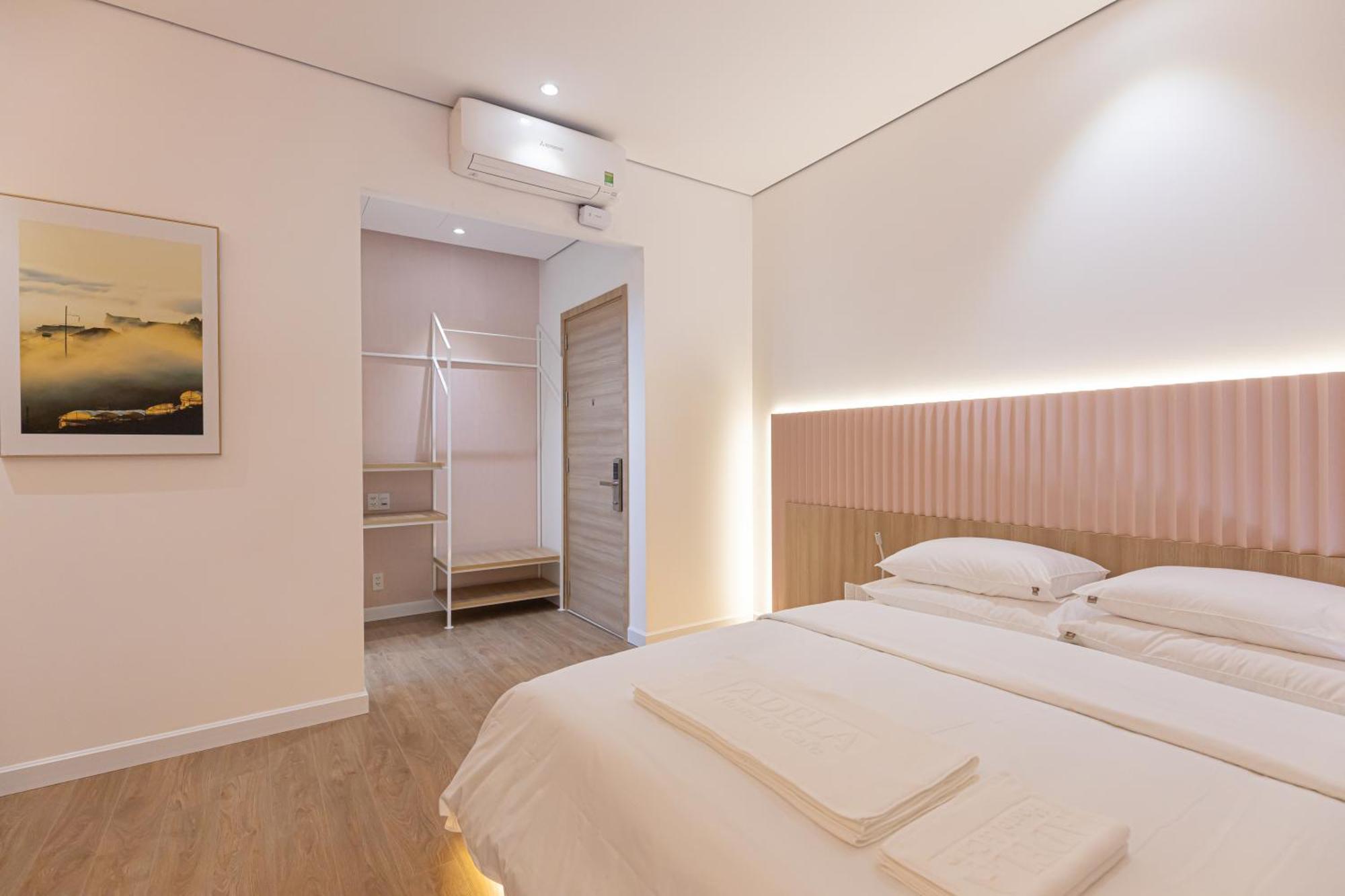 Adela Hotel *