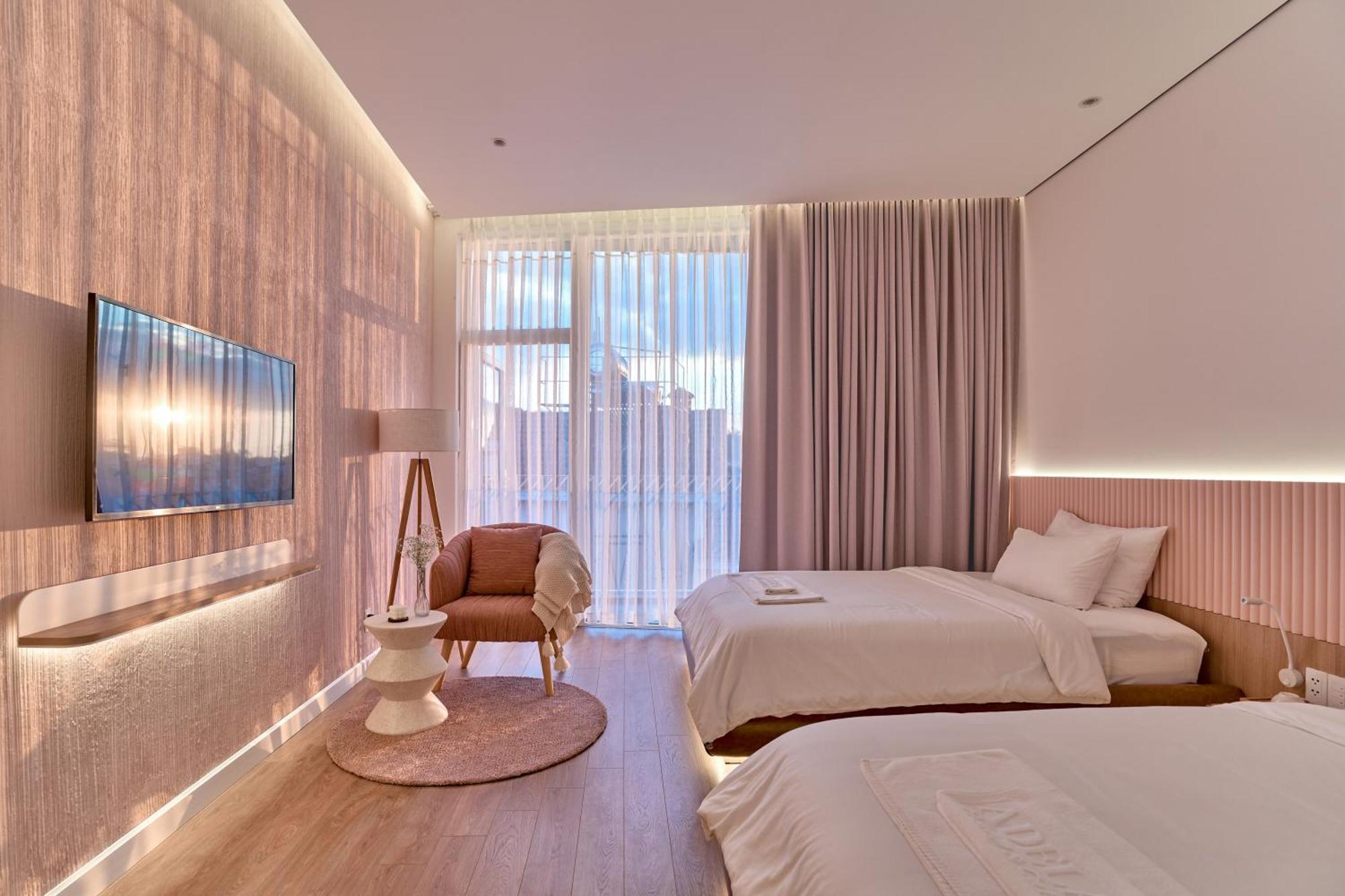 Adela Hotel *