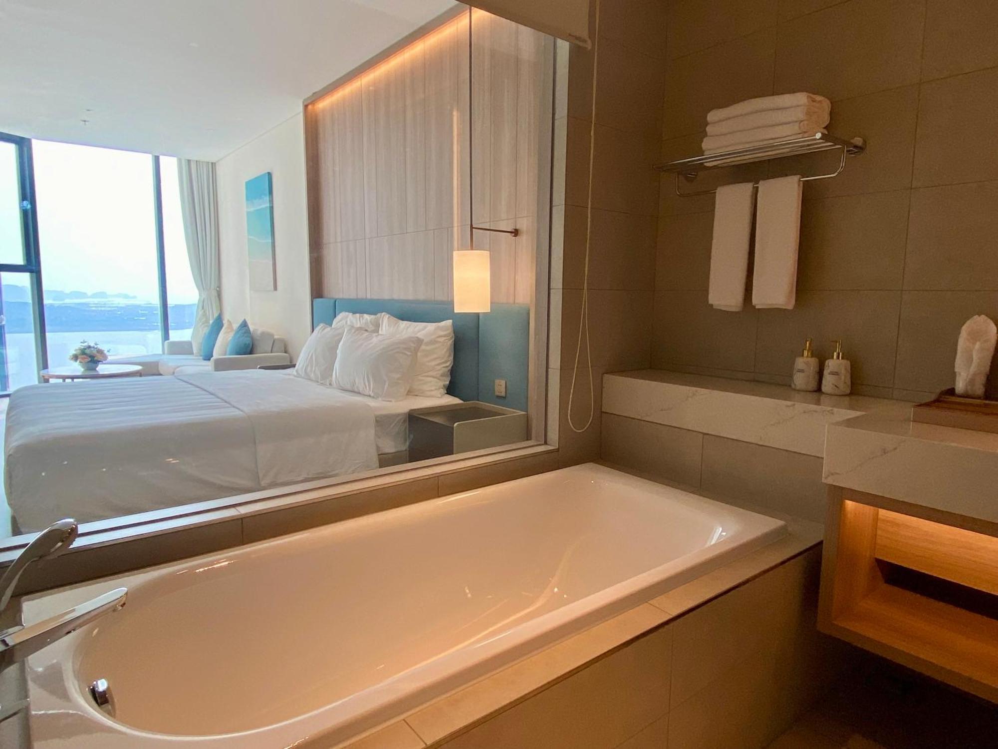 Apartment Bayside Bliss By A La Carte Ocean View Ha Long