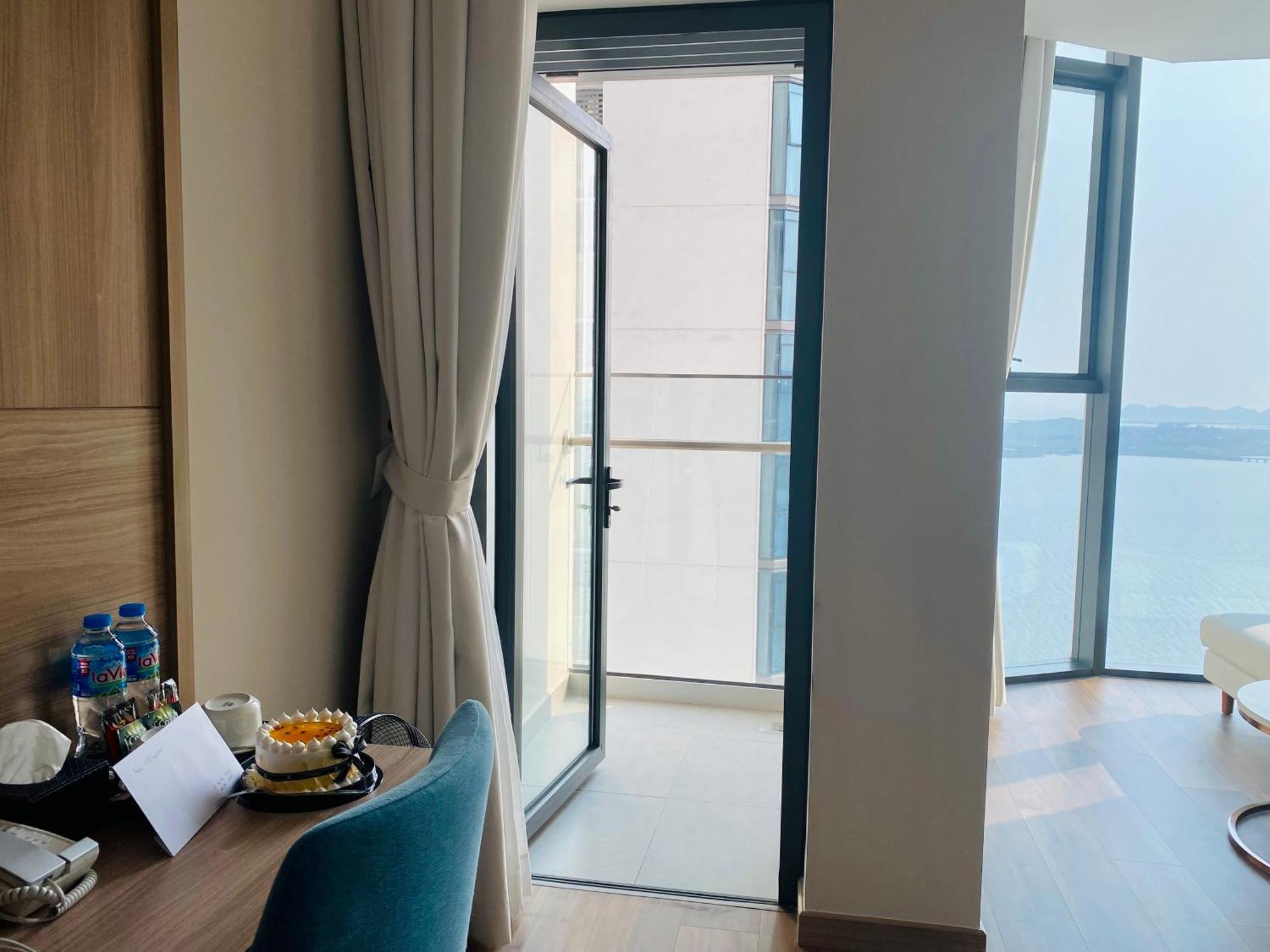 Bayside Bliss By A La Carte Ocean View Apartment Ha Long