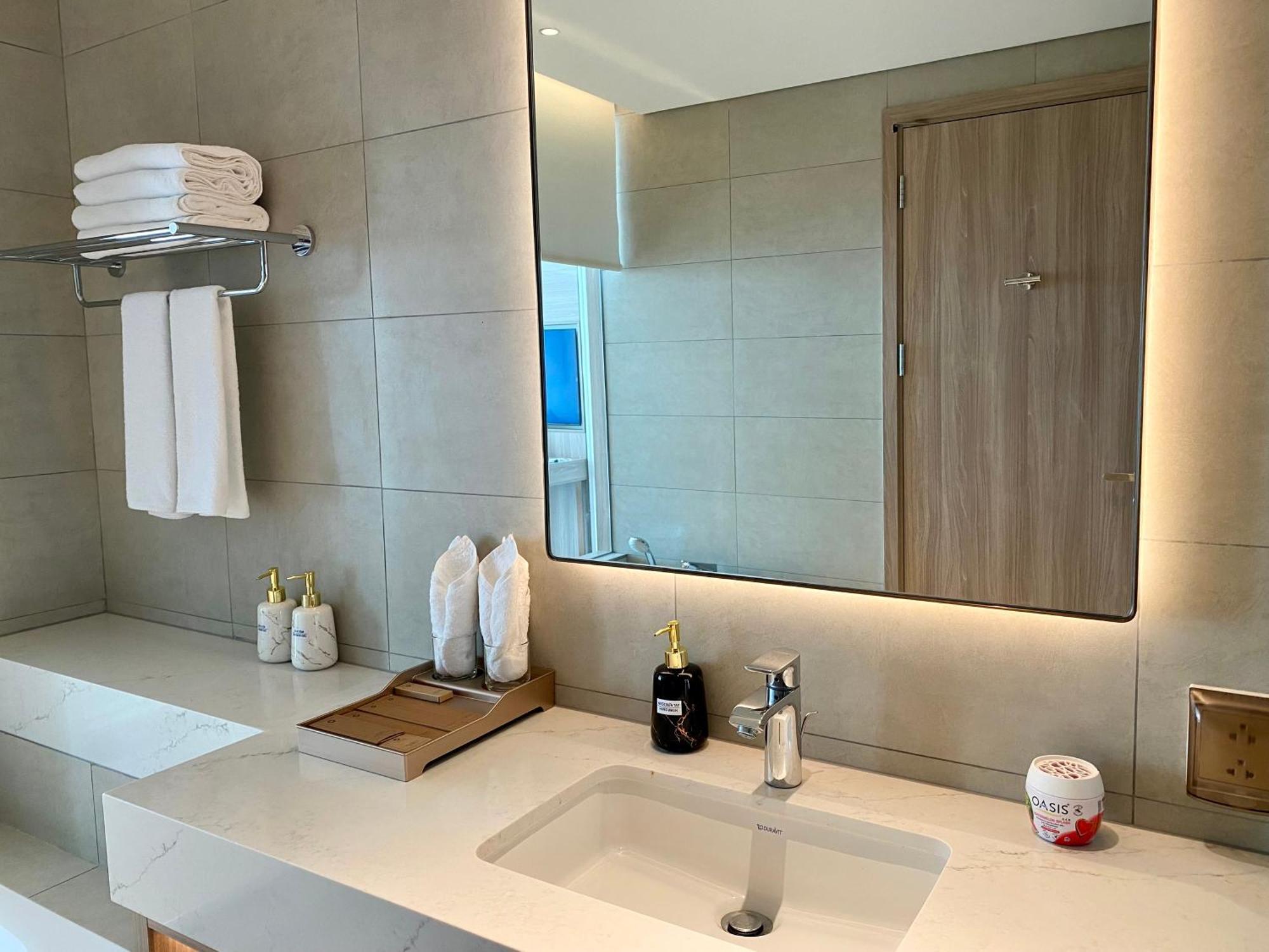 Apartment Bayside Bliss By A La Carte Ocean View Ha Long