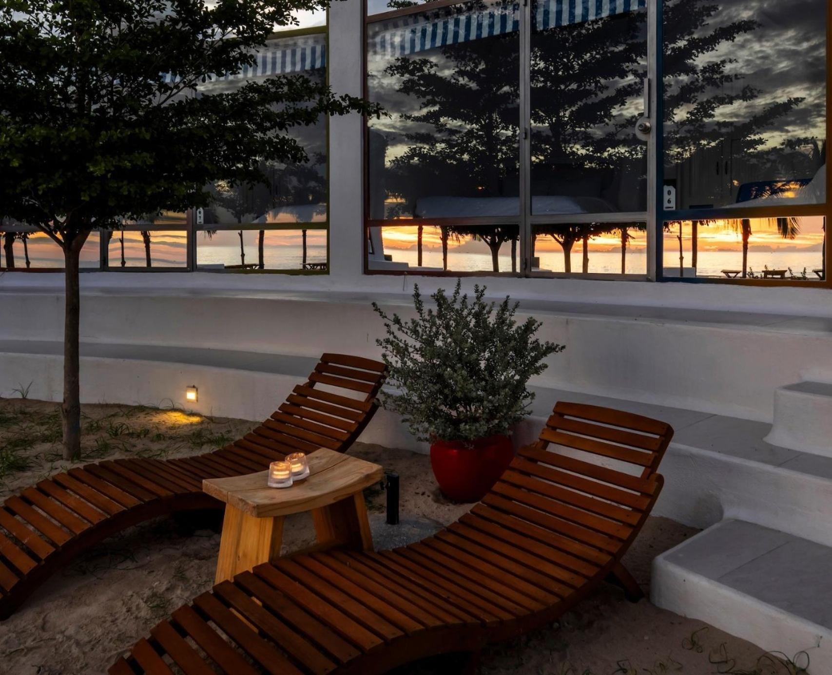 Khách sạn Isea By The Sea
