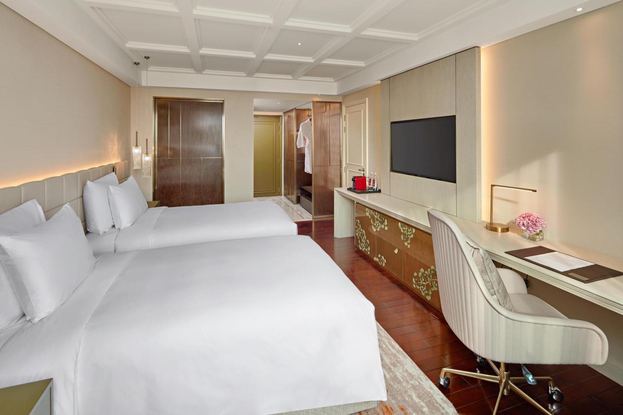 Moevenpick Centre Hotel 5*