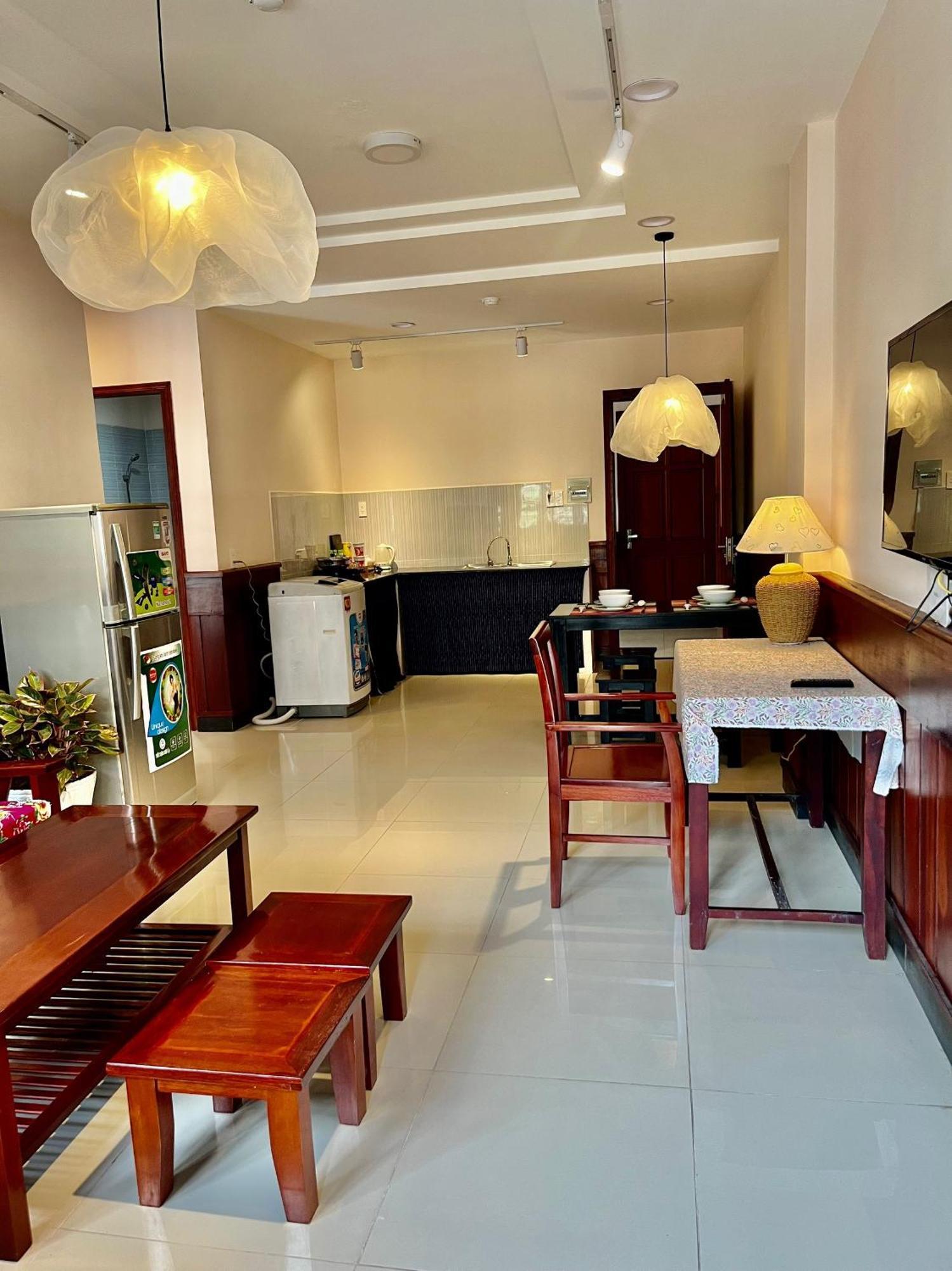 Con Dao Tan Son Nhat 2* Chi Khu Co Ong