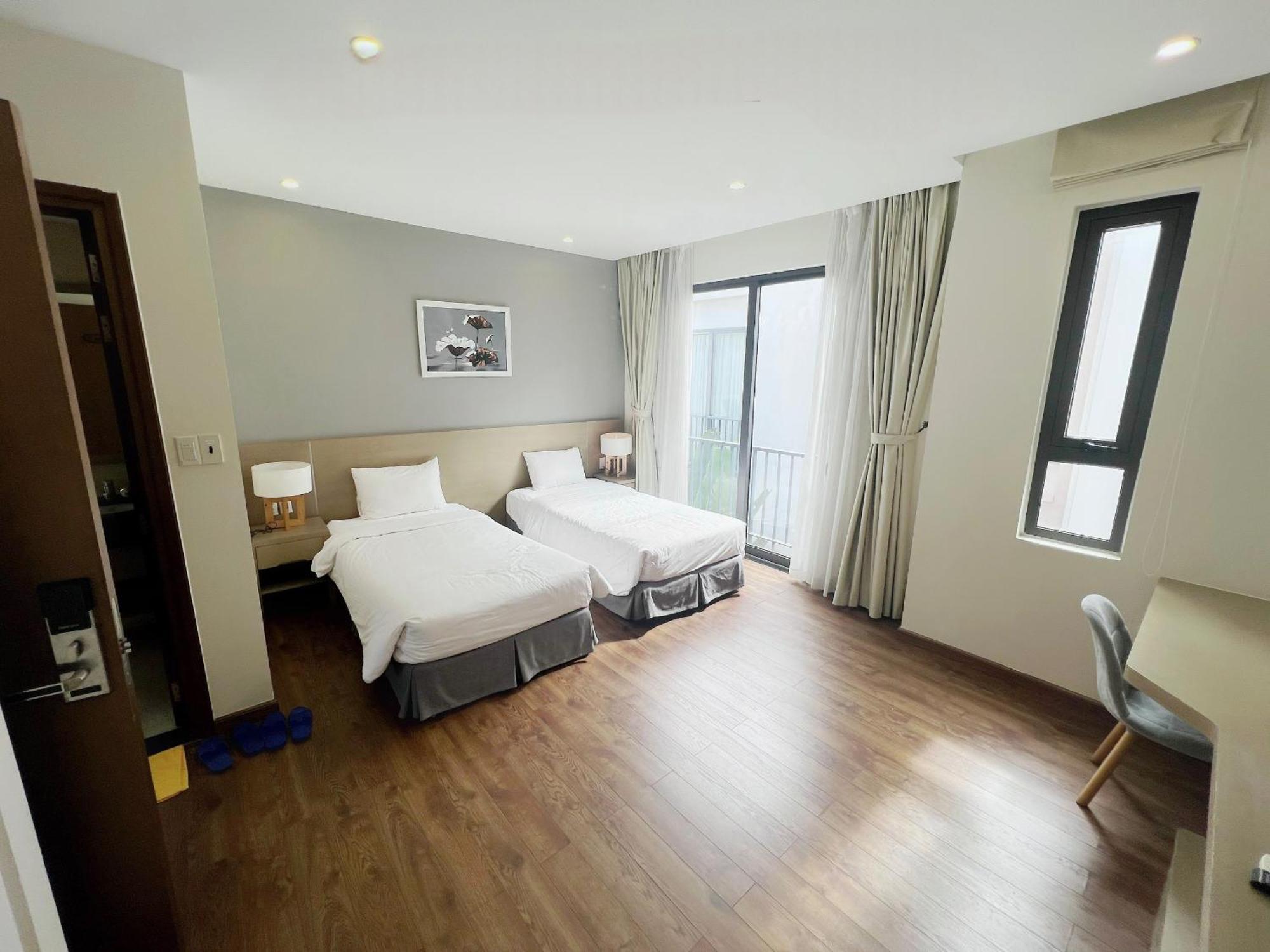 Luxury Halong *