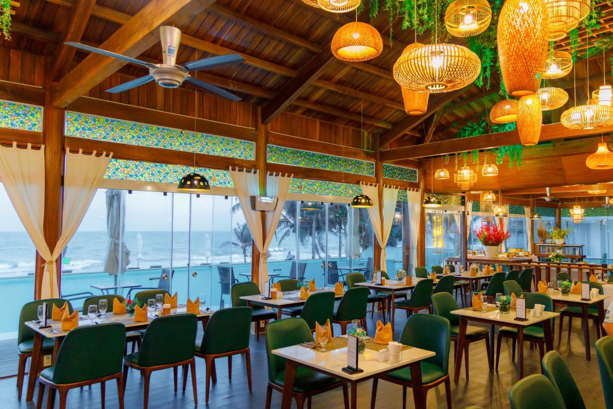 Resort Del Sol & 4*