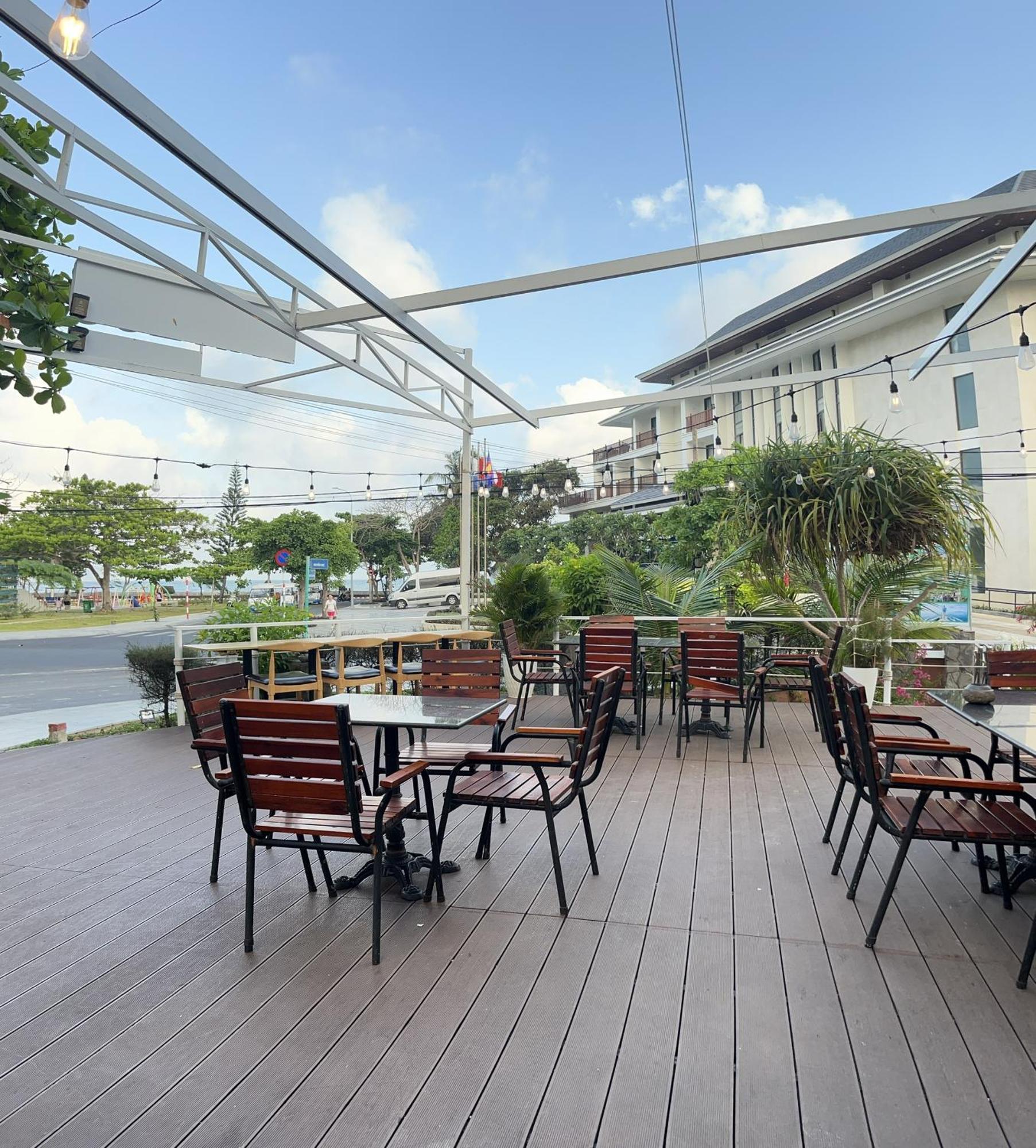 Con Dao Tan Son Nhat Hotel Chi Khu Co Ong