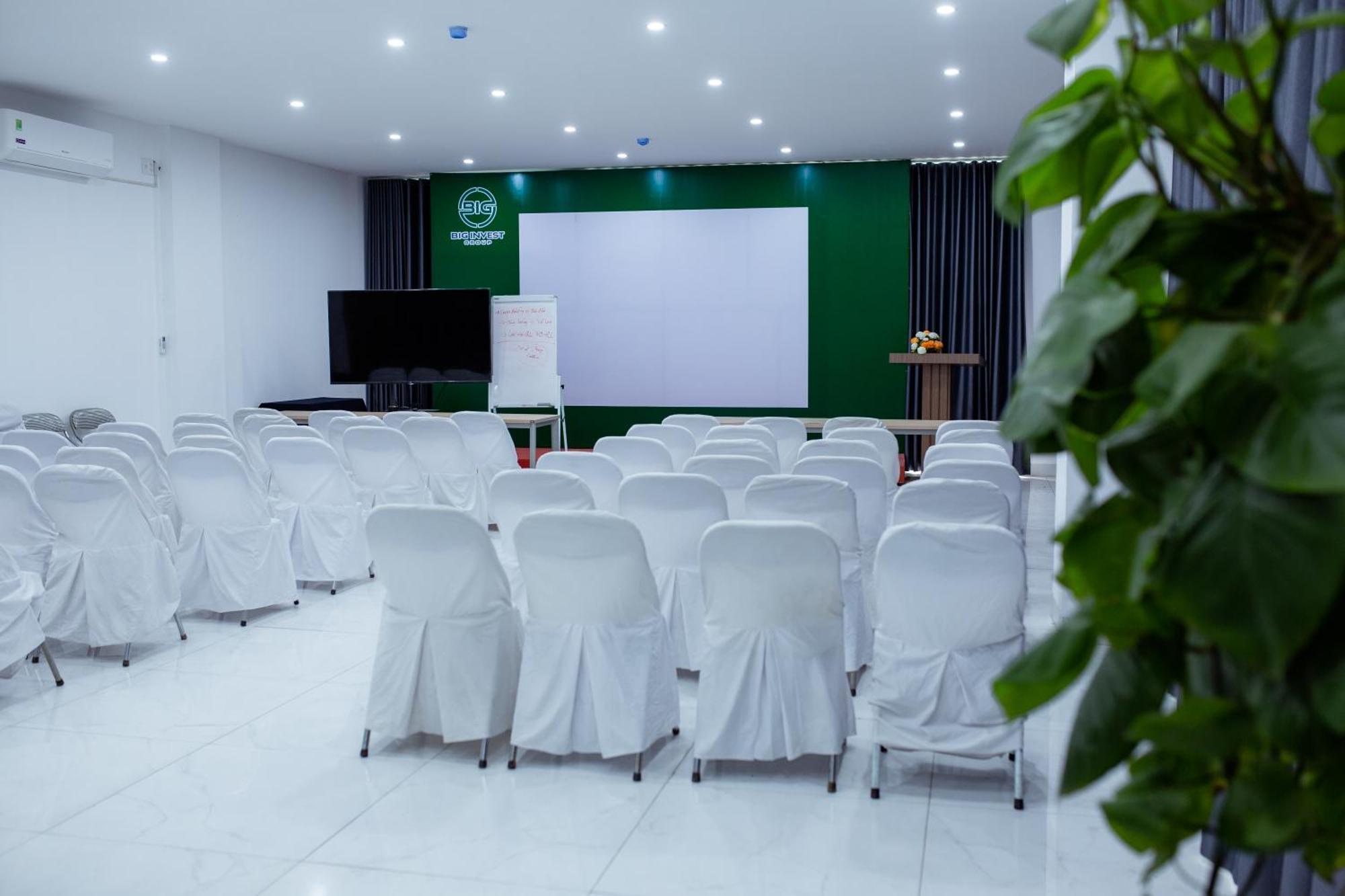 Khách sạn hẻo lánh Big *