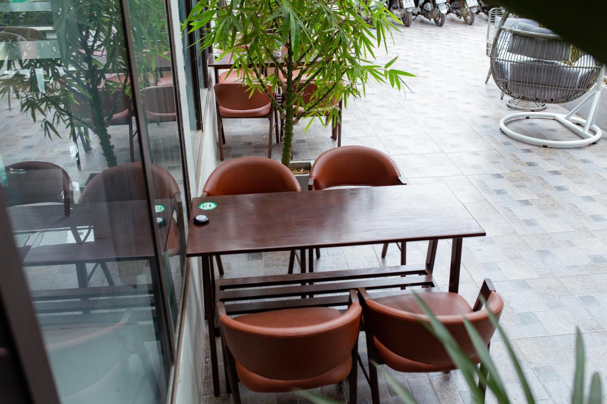 Big Khách sạn hẻo lánh