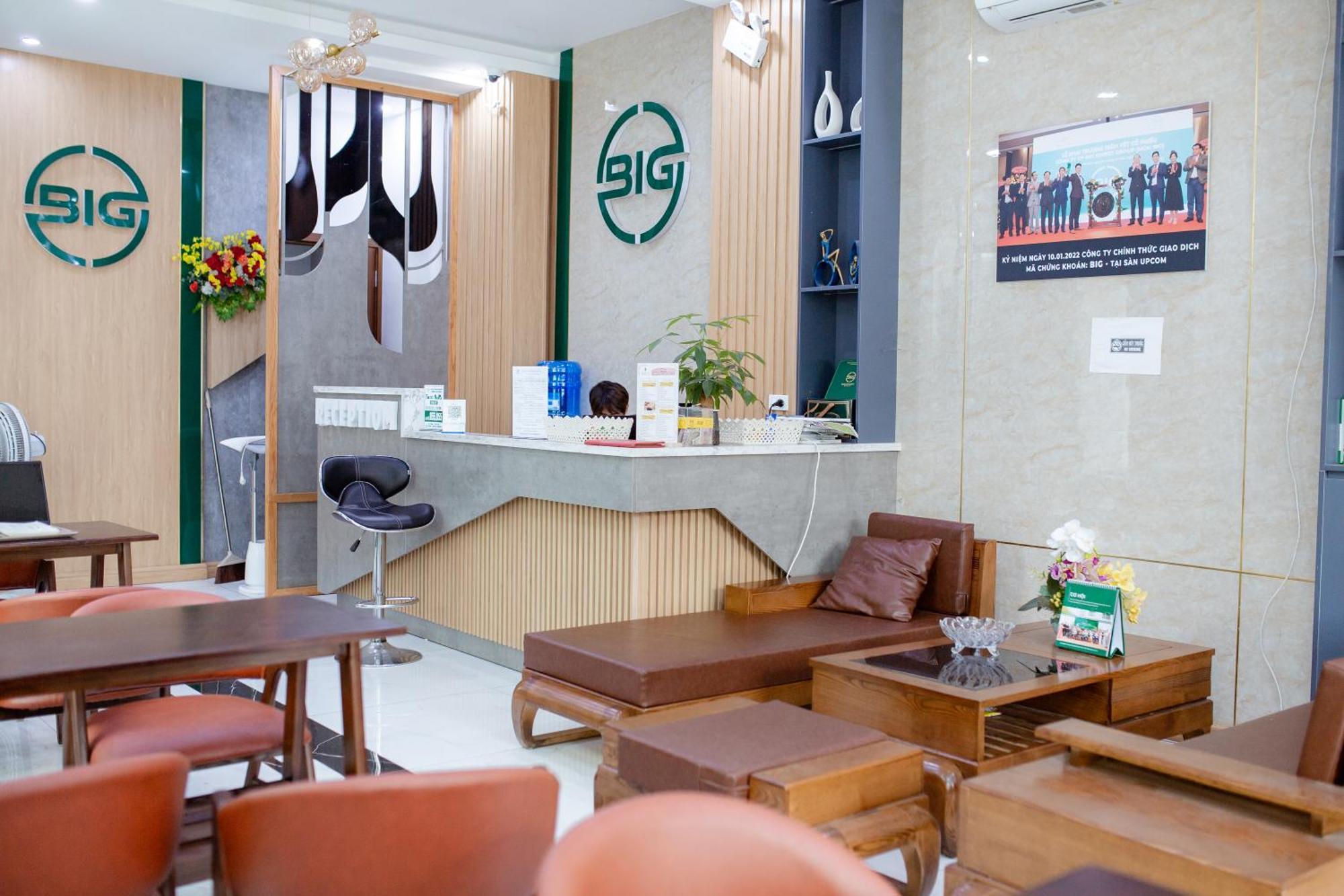 Khách sạn hẻo lánh Big *