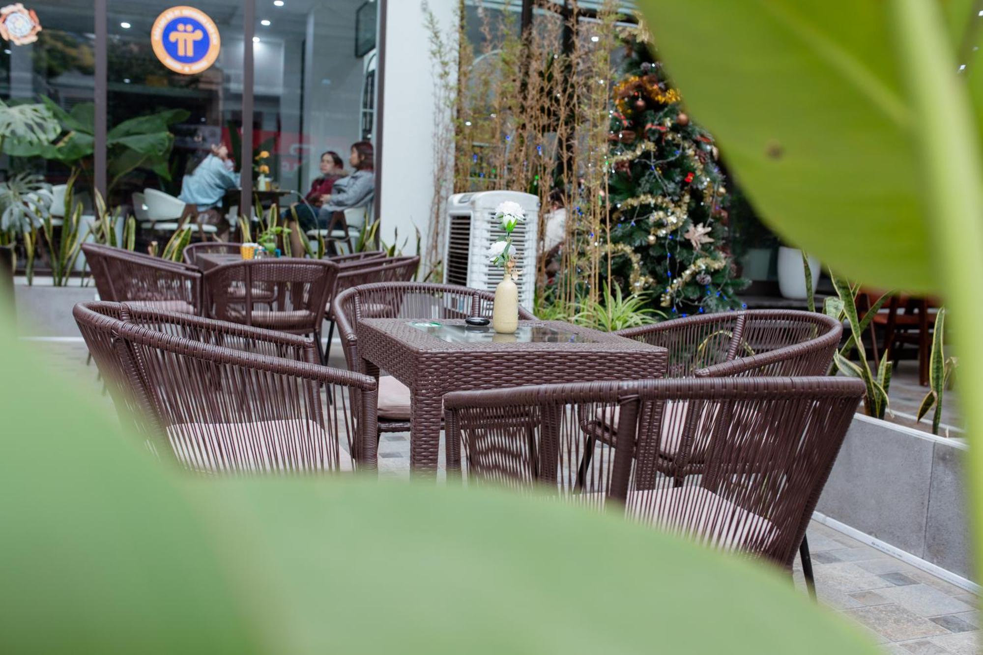 Big Khách sạn hẻo lánh Lào Cai