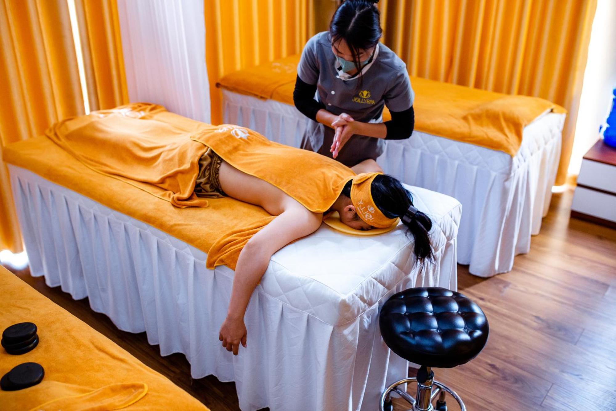 Big Khách sạn hẻo lánh