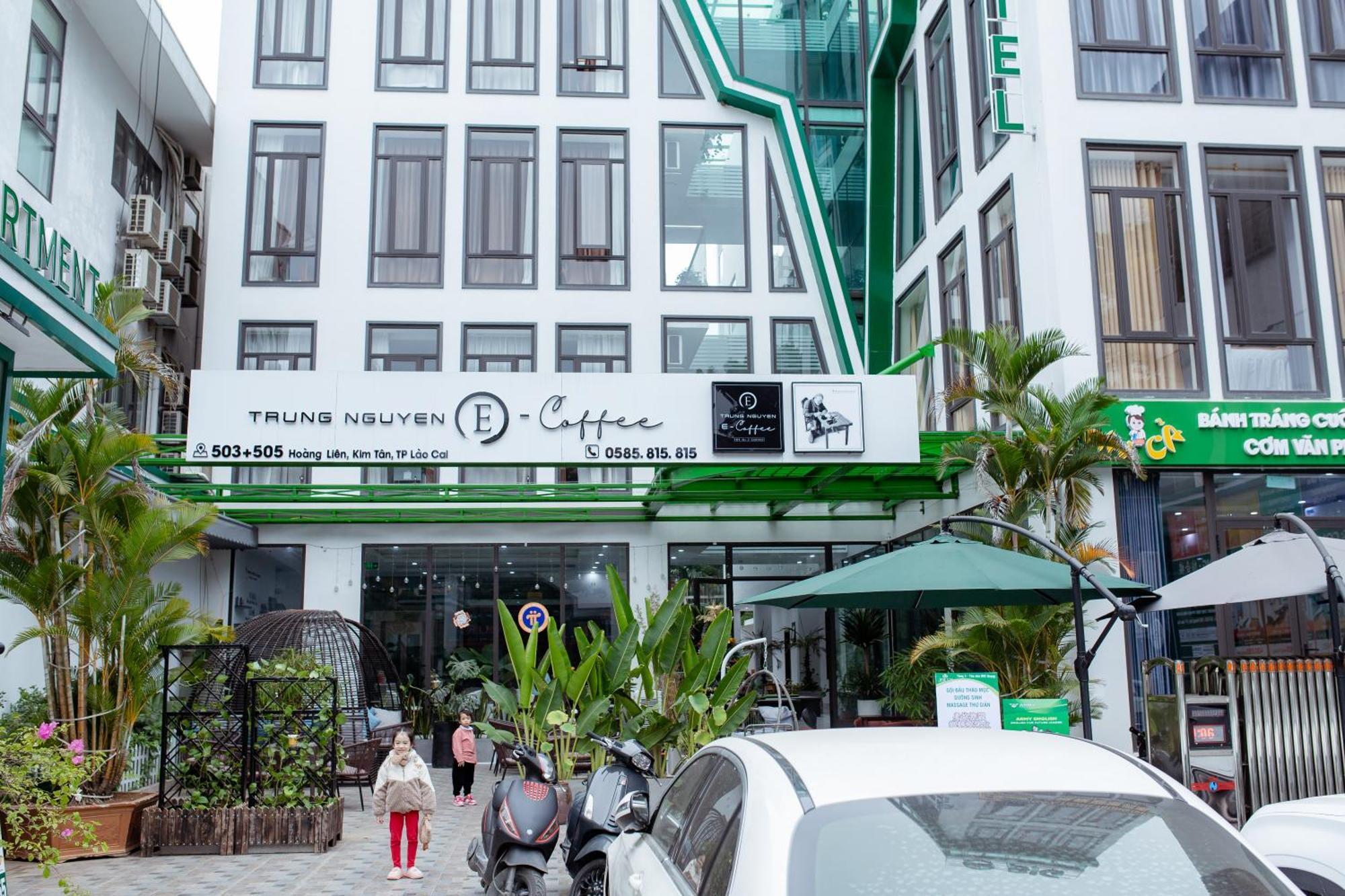 Big Khách sạn hẻo lánh *