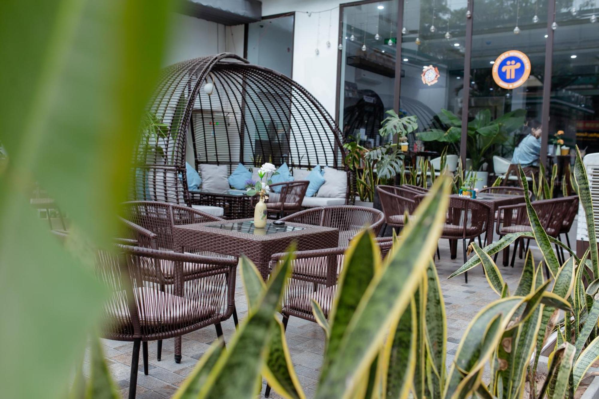 Big Khách sạn hẻo lánh