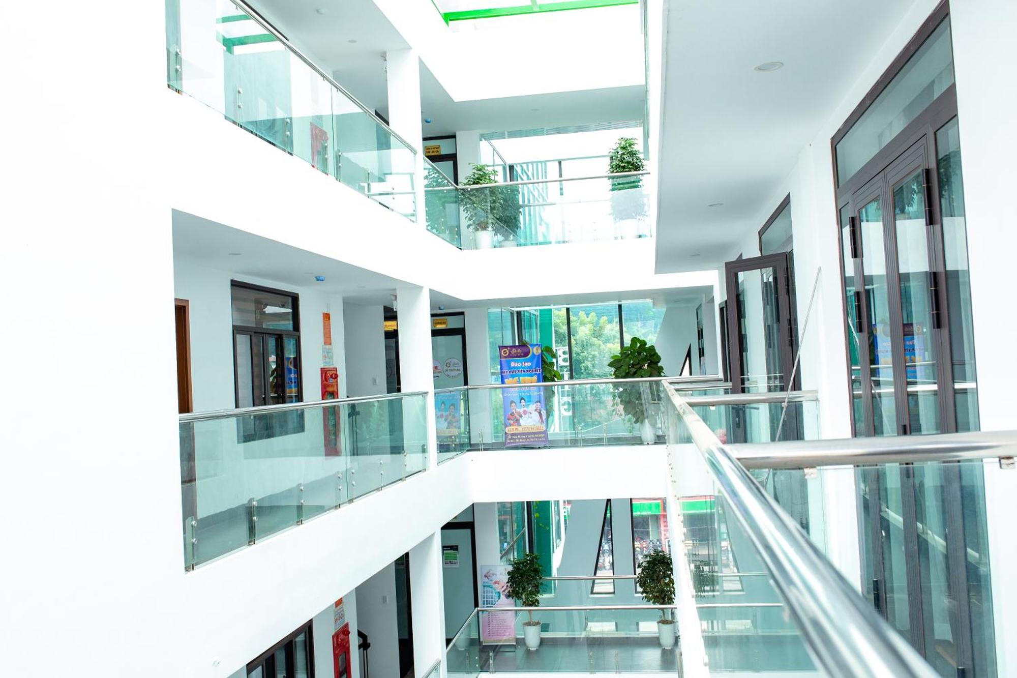 Khách sạn hẻo lánh Big *