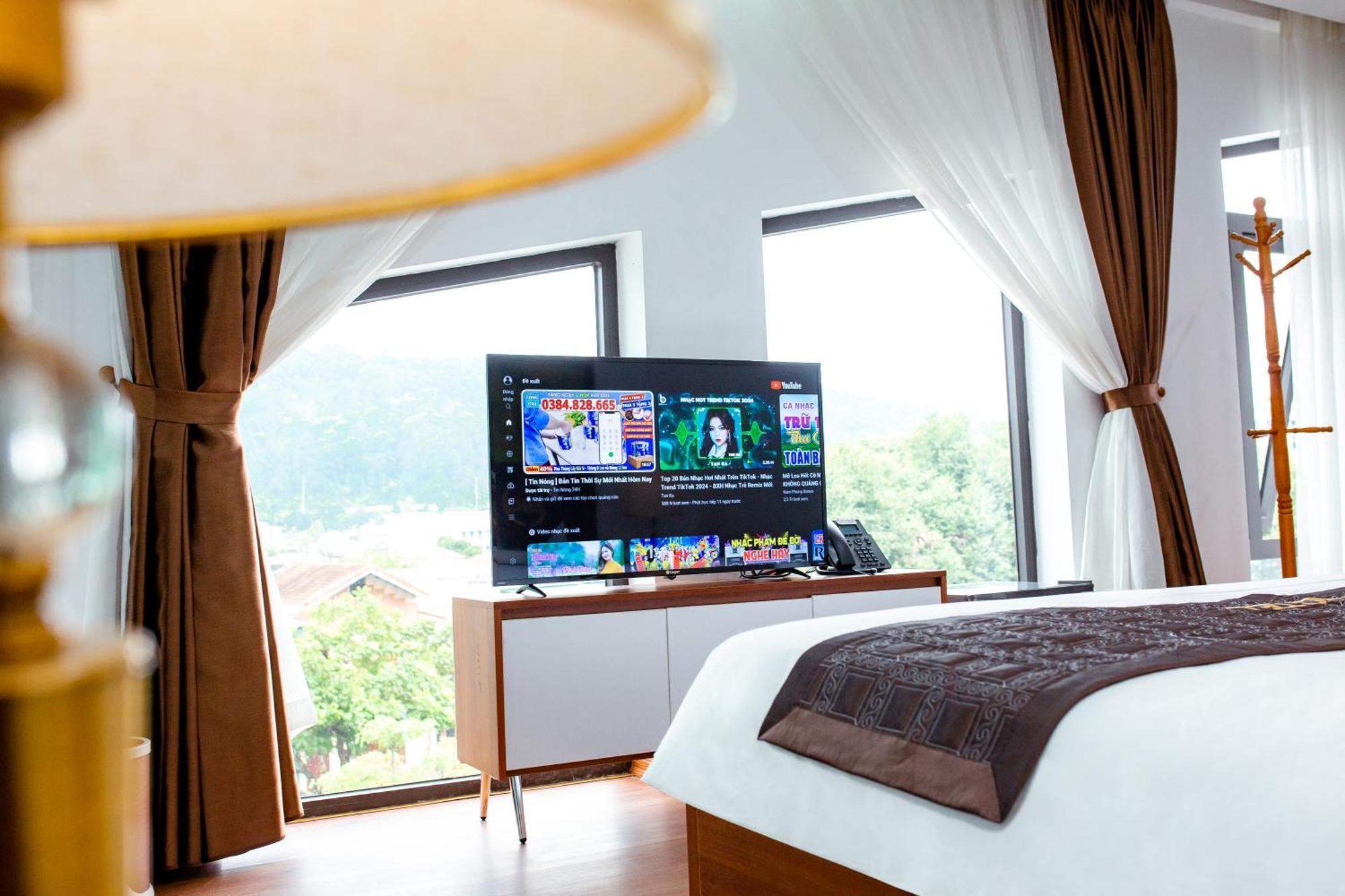 Big Khách sạn hẻo lánh Lào Cai