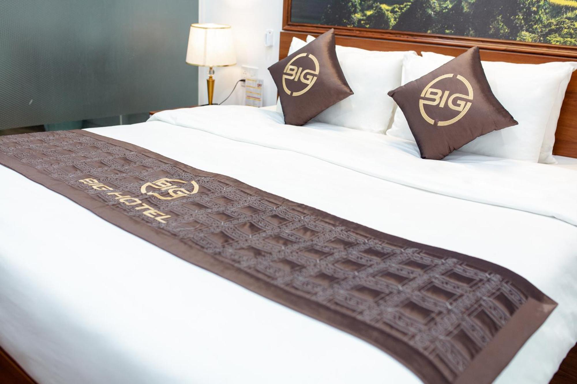 Khách sạn hẻo lánh Big *
