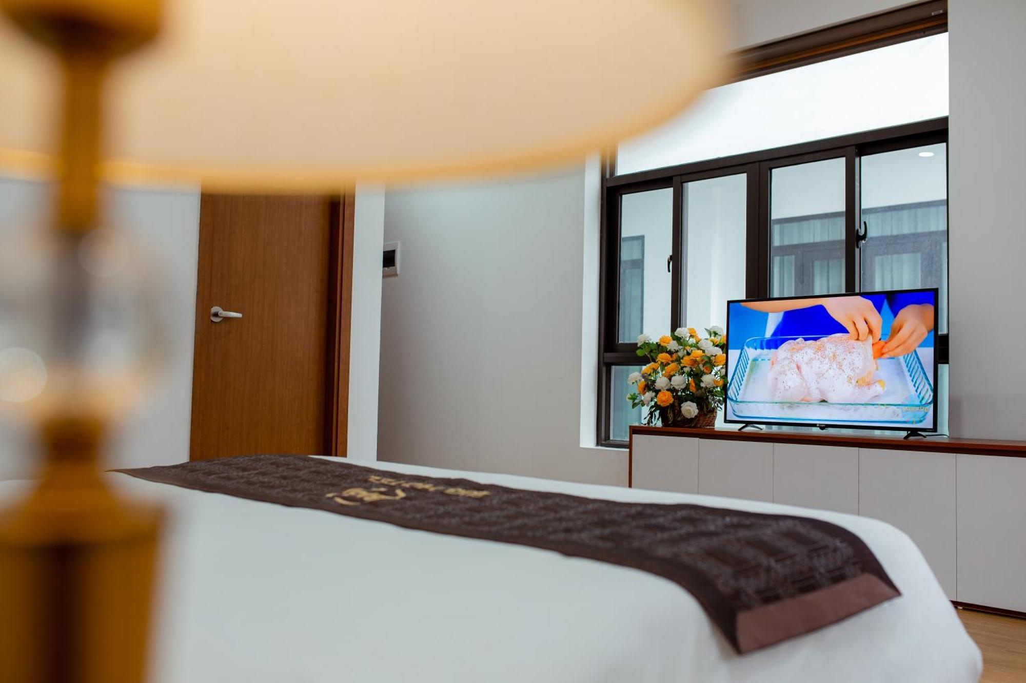 Big Khách sạn hẻo lánh *
