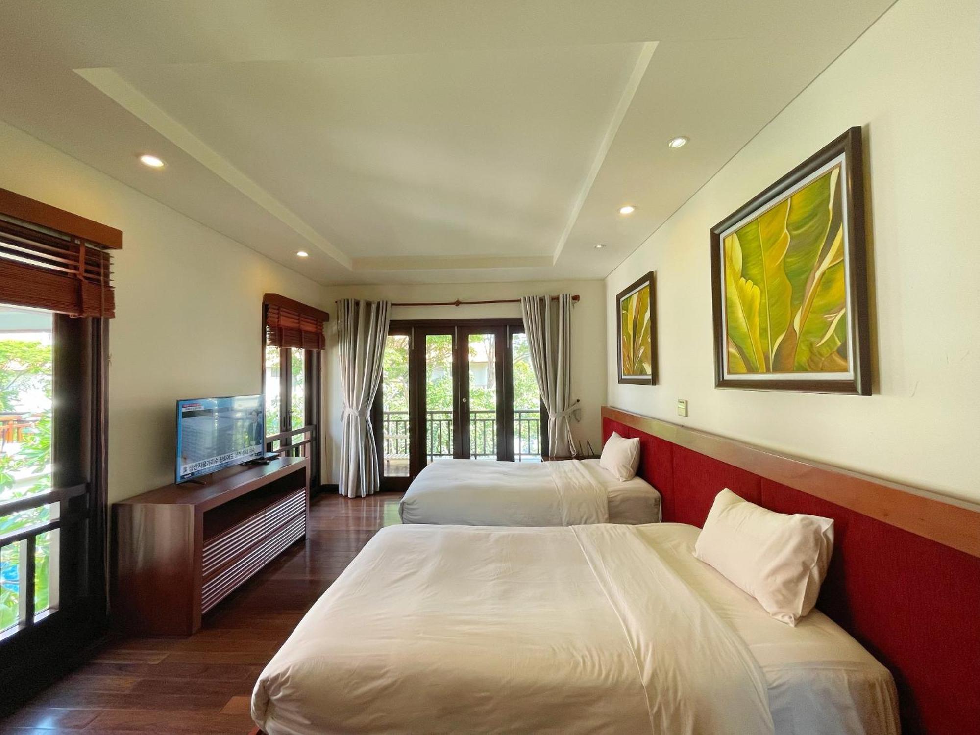 Tropical Pool Villa